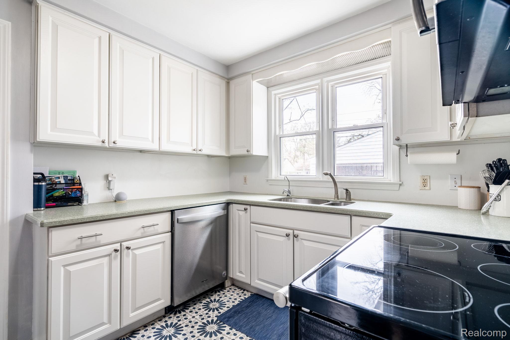 Berkley City, Michigan 48072, United States, 3 Bedrooms Bedrooms, ,2 BathroomsBathrooms,Residential,Coming Soon,137562