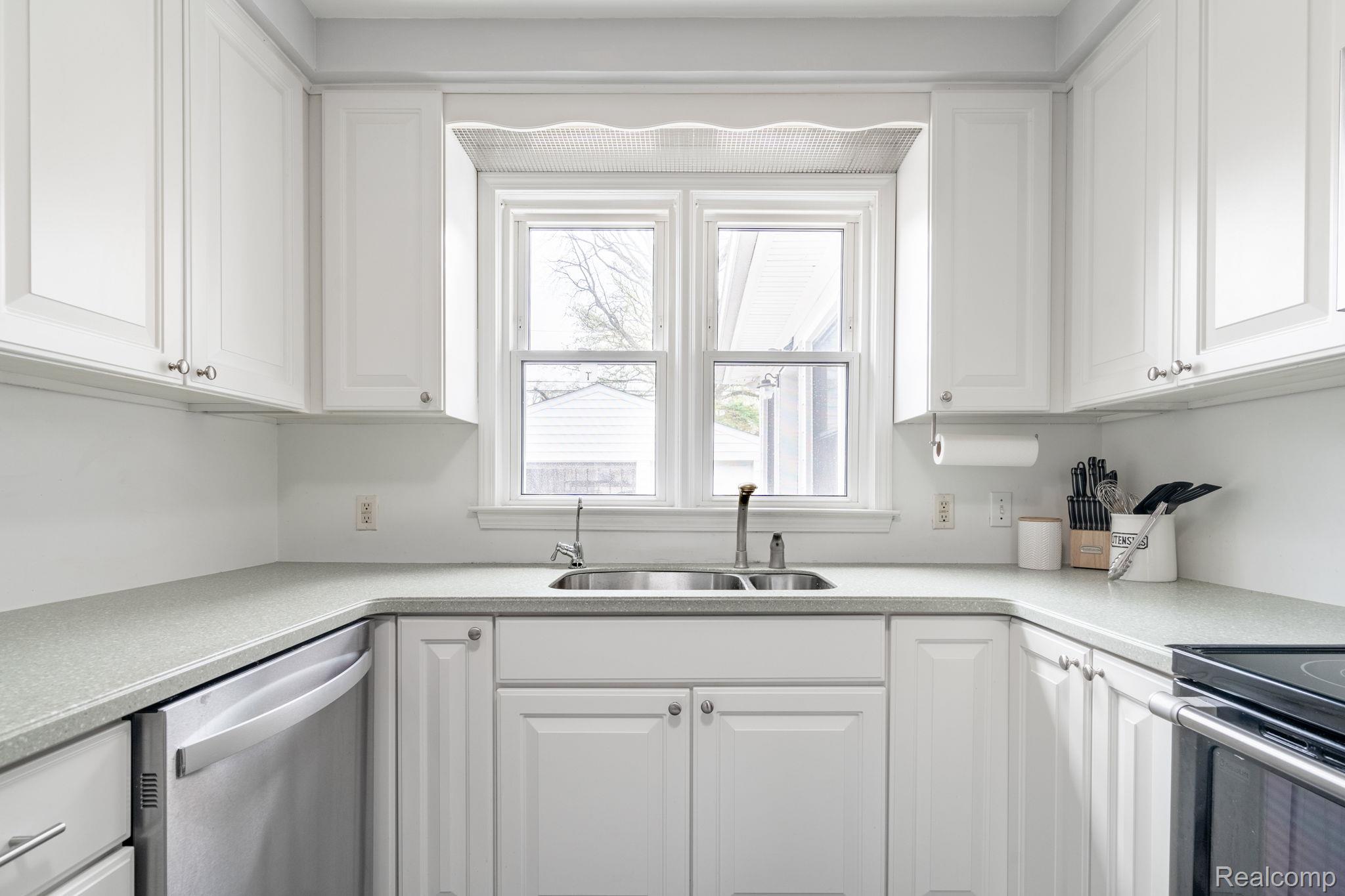 Berkley City, Michigan 48072, United States, 3 Bedrooms Bedrooms, ,2 BathroomsBathrooms,Residential,Coming Soon,137562