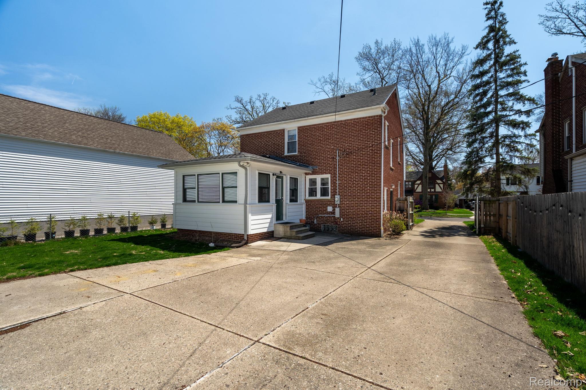 Berkley City, Michigan 48072, United States, 3 Bedrooms Bedrooms, ,2 BathroomsBathrooms,Residential,Coming Soon,137562