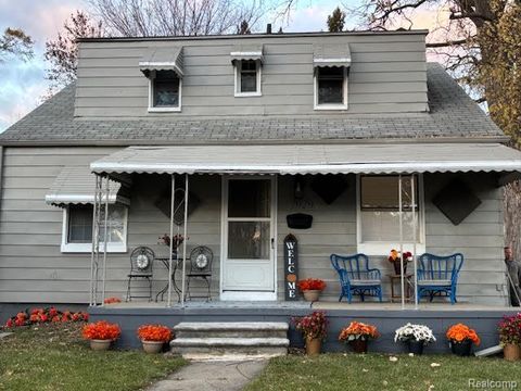 7029 Jackson Avenue Warren City MI 48091