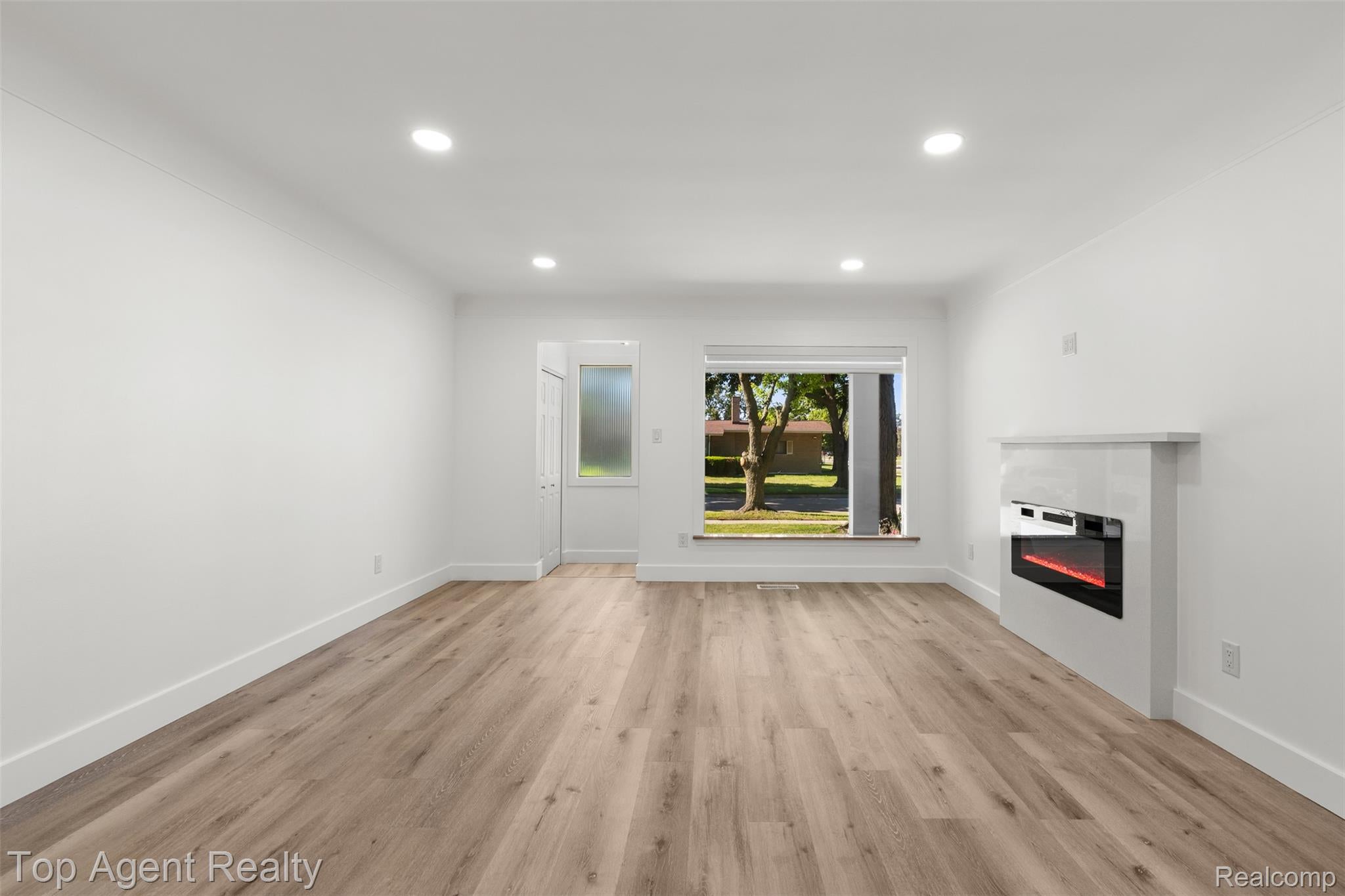 29492 Geraldine Drive