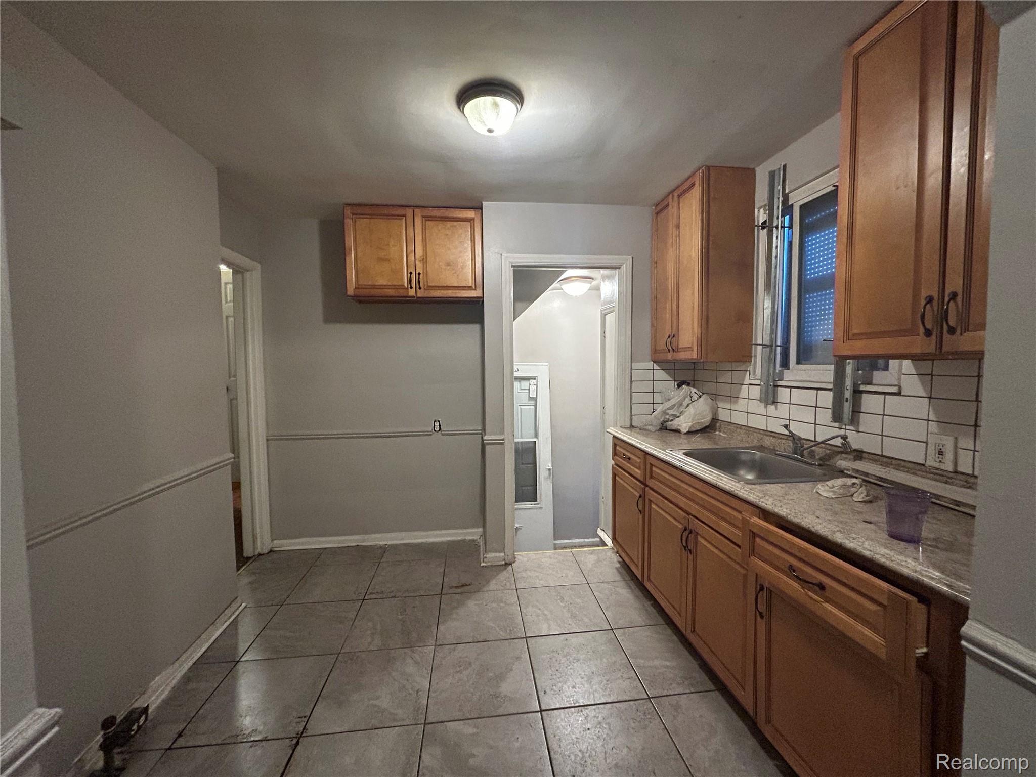 6718 Grandville Avenue