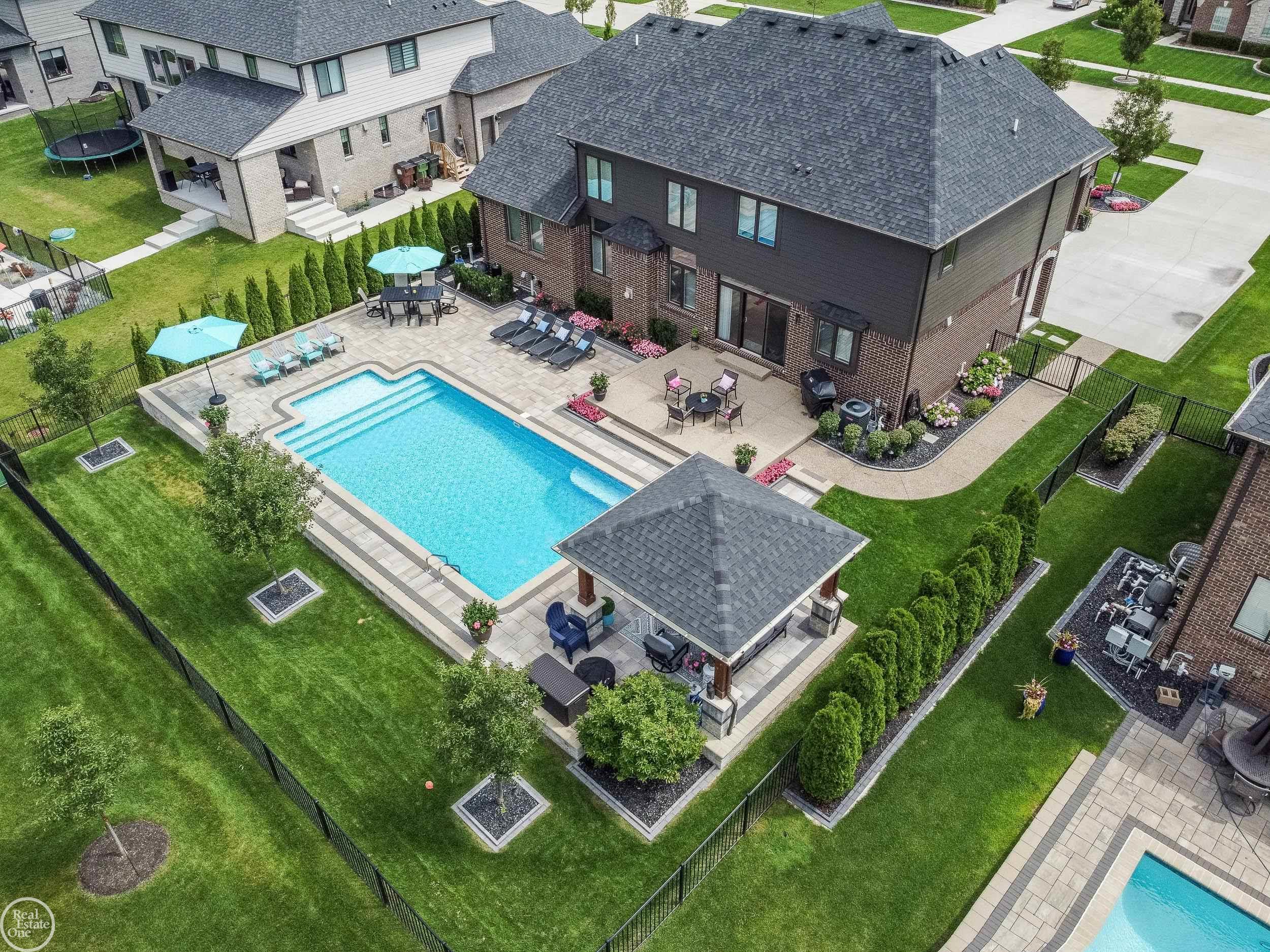 54581 Black Hills Lane