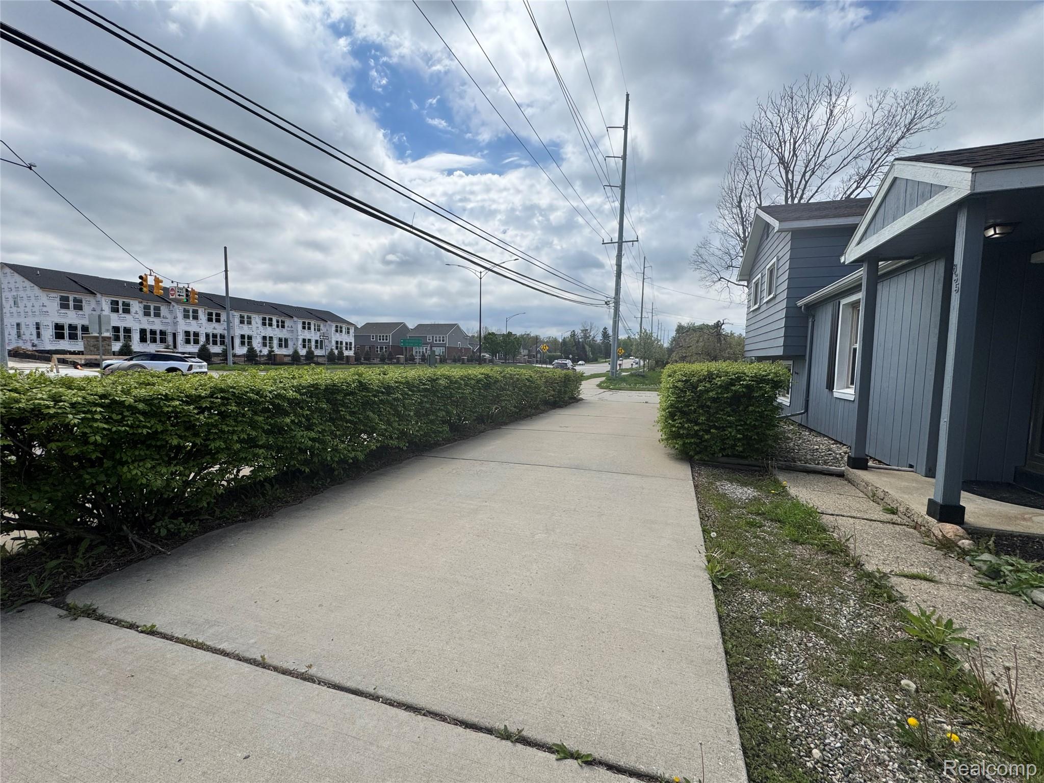 835 E Long Lake Road