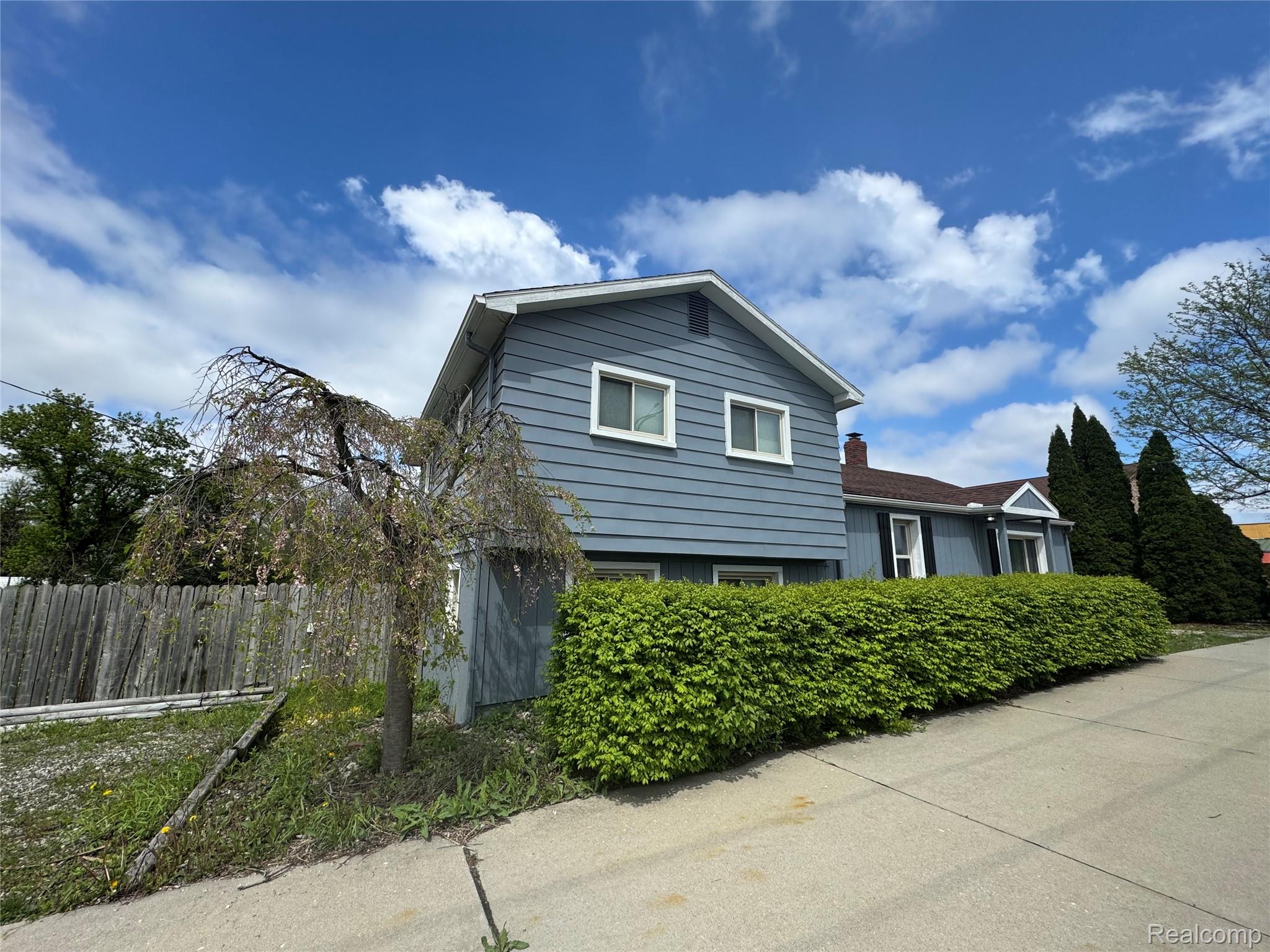 835 E Long Lake Road