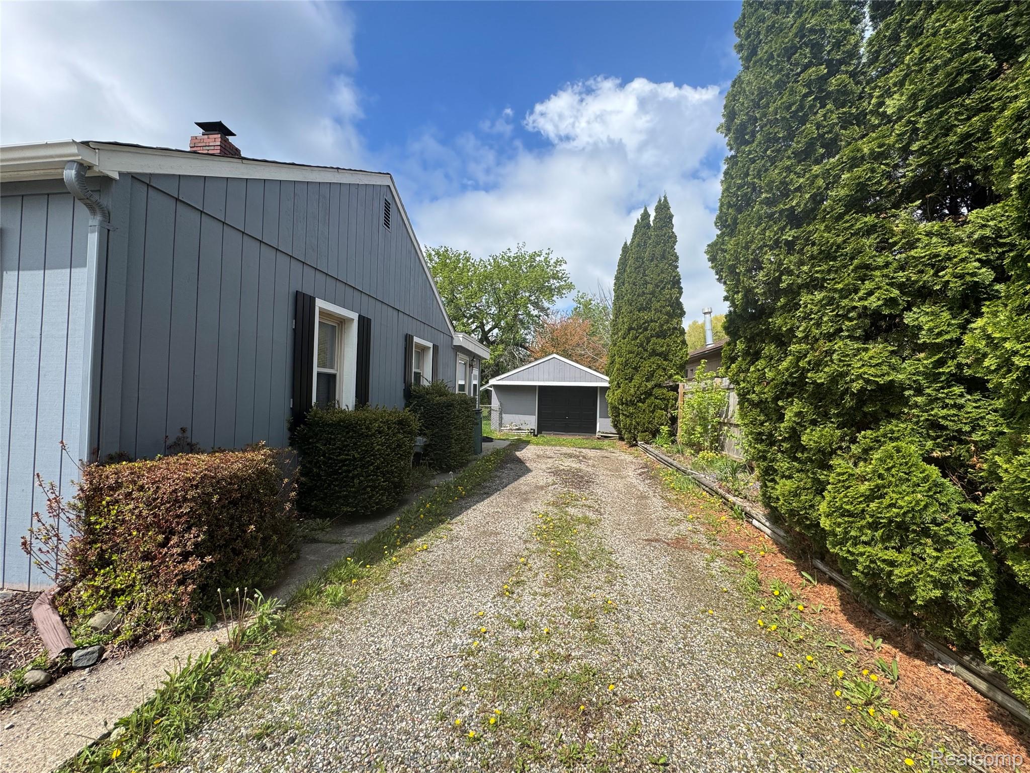 835 E Long Lake Road