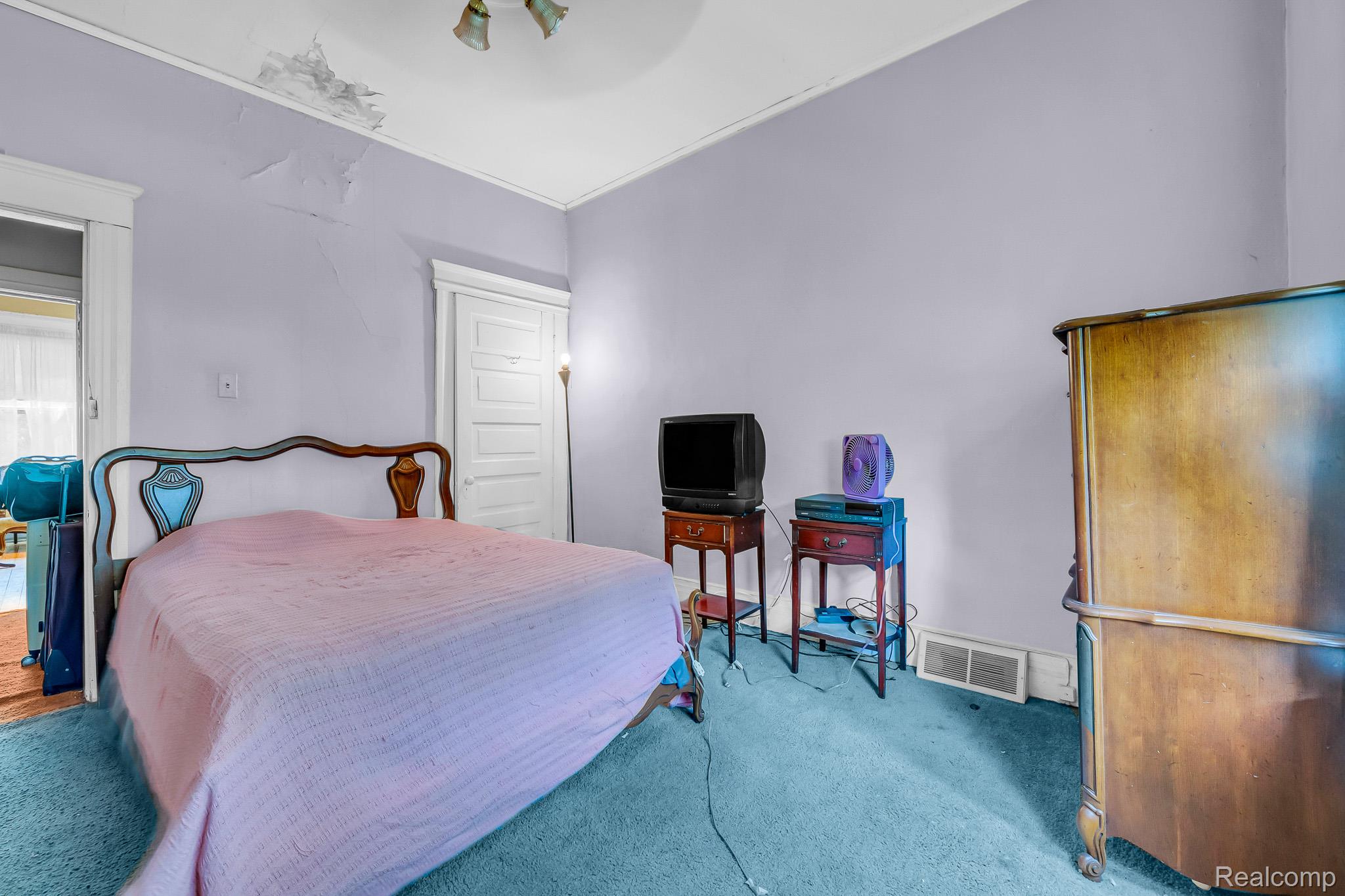 Detroit City, Michigan 48202, United States, 3 Bedrooms Bedrooms, ,2 BathroomsBathrooms,Residential,Pending,191134