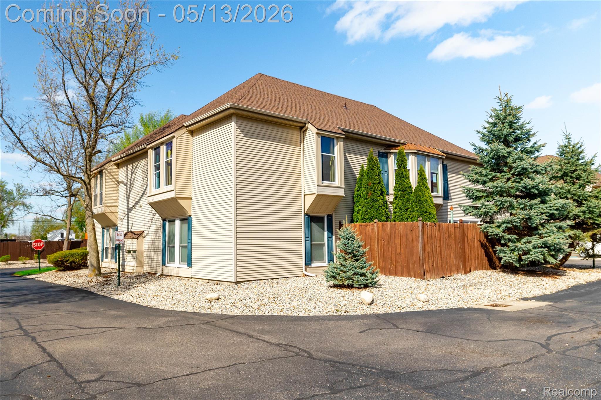 8127 Colony Drive 23