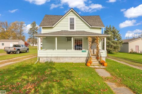 726 Turrill Avenue Lapeer City MI 48446