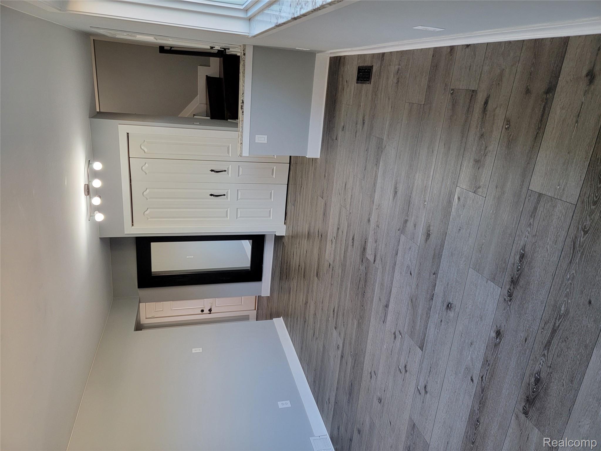 9333 Katherine Street