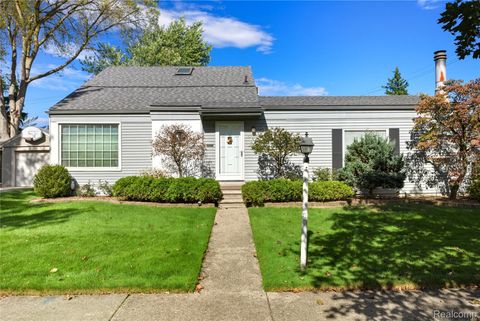 10404 Hart Avenue Huntington Woods City MI 48070