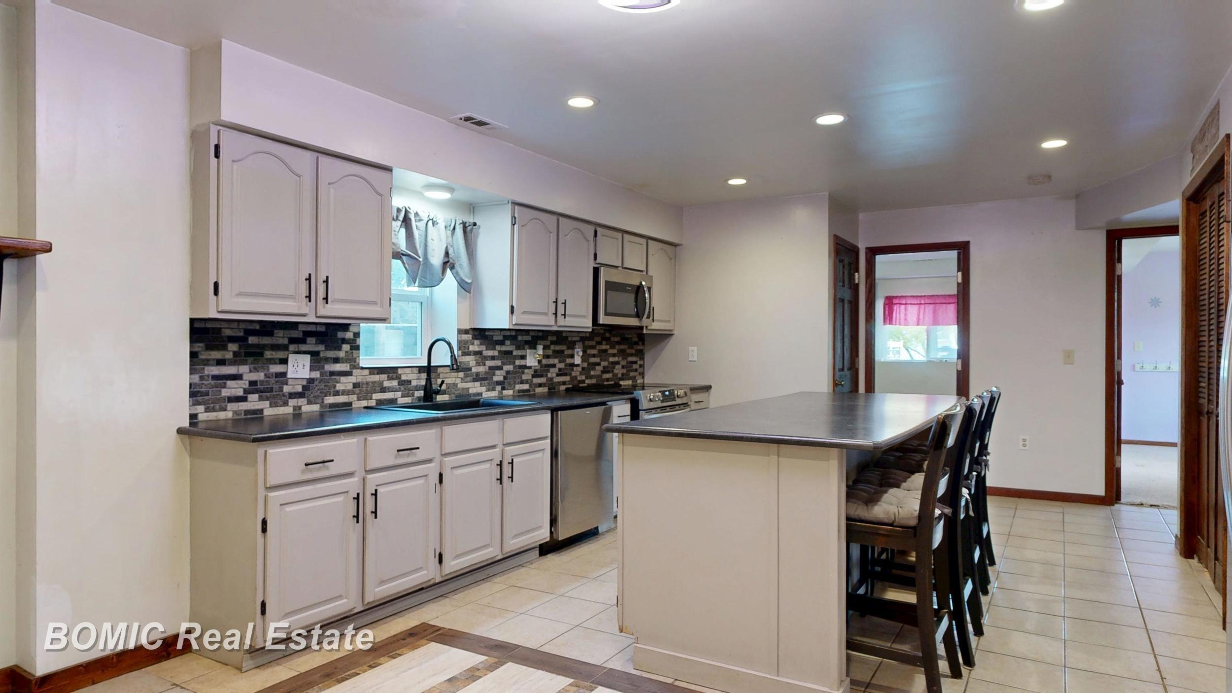 2405 Deer Creek Trail