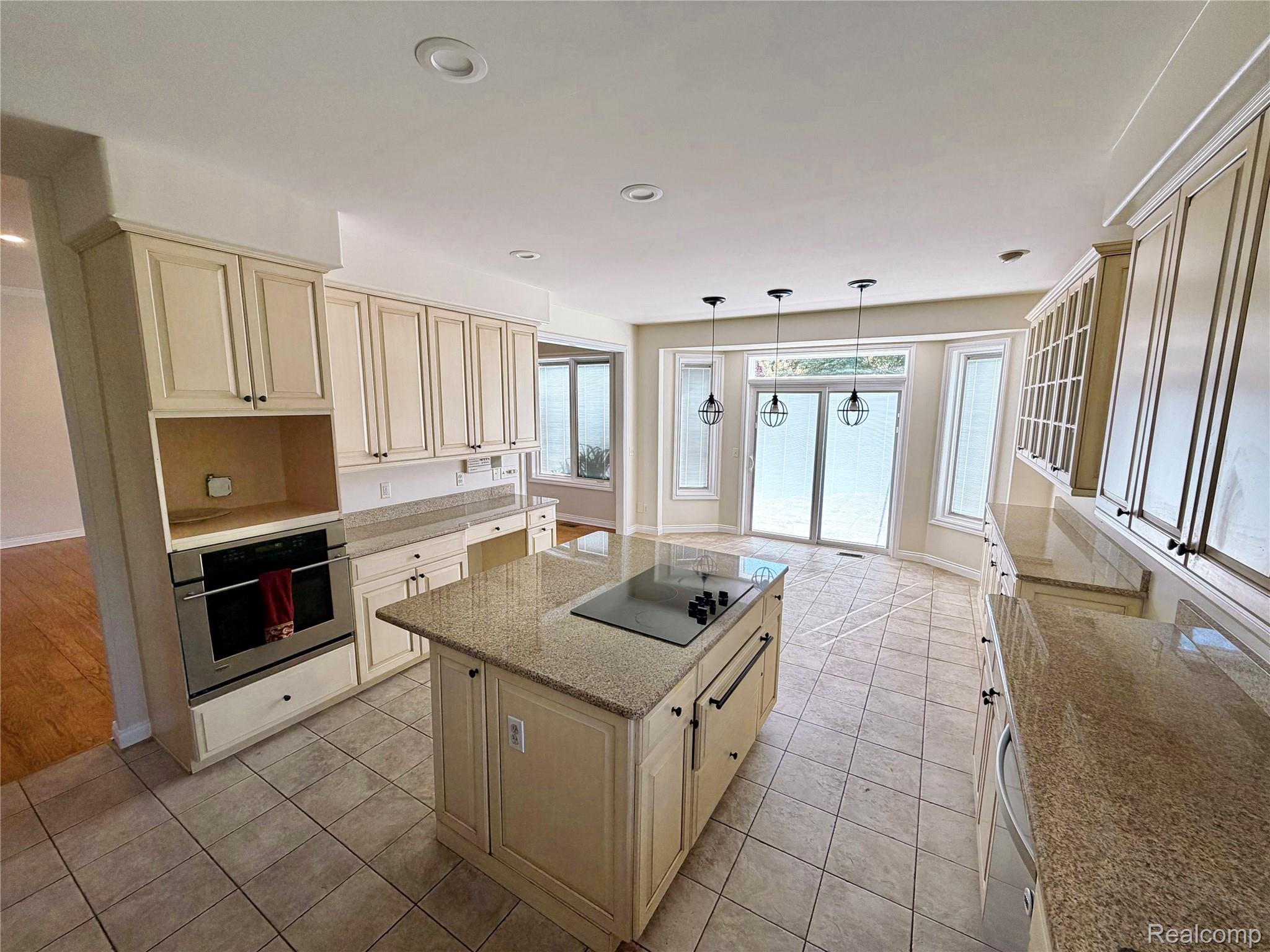 9360 Oakmont Drive