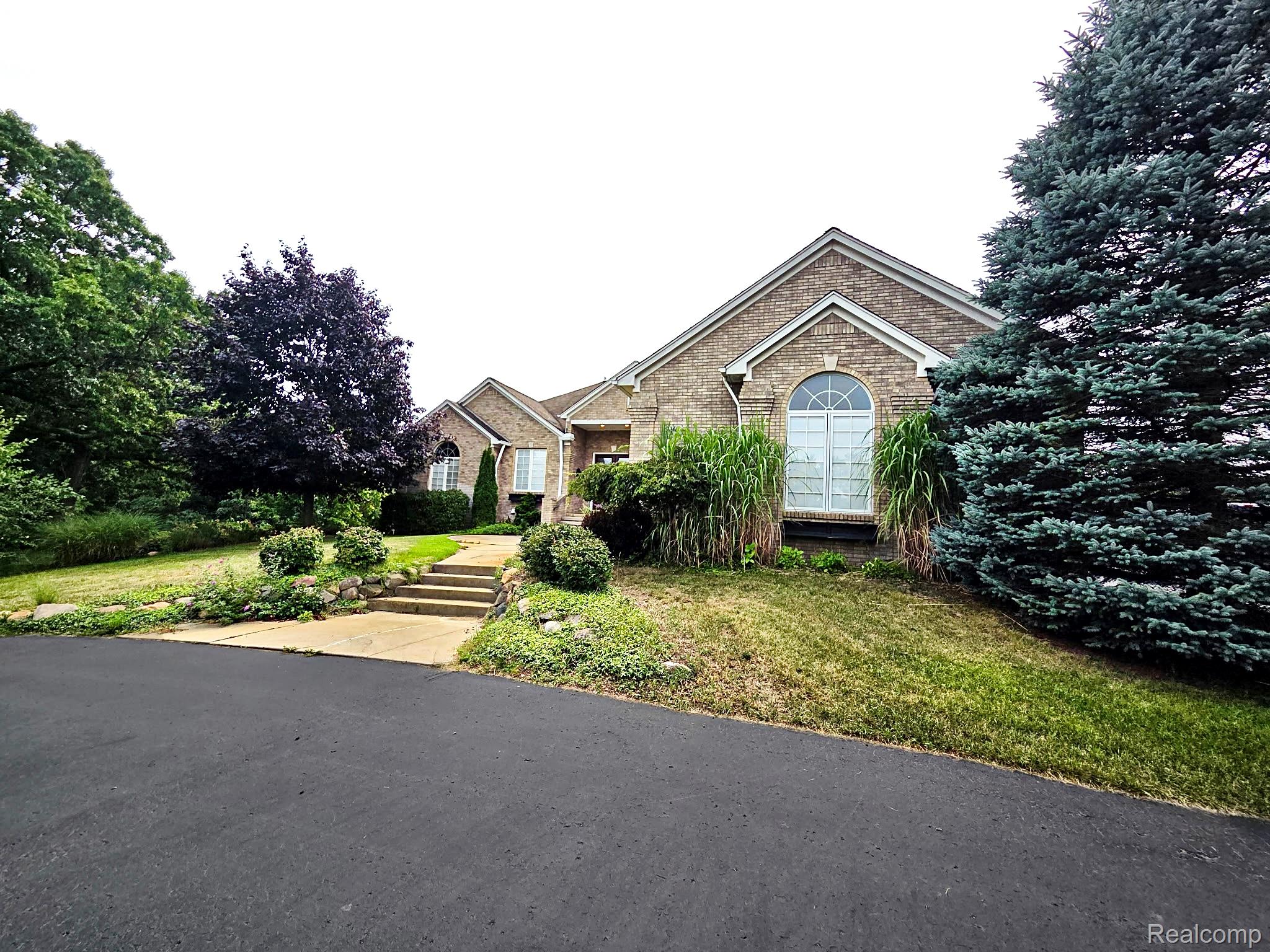 9360 Oakmont Drive