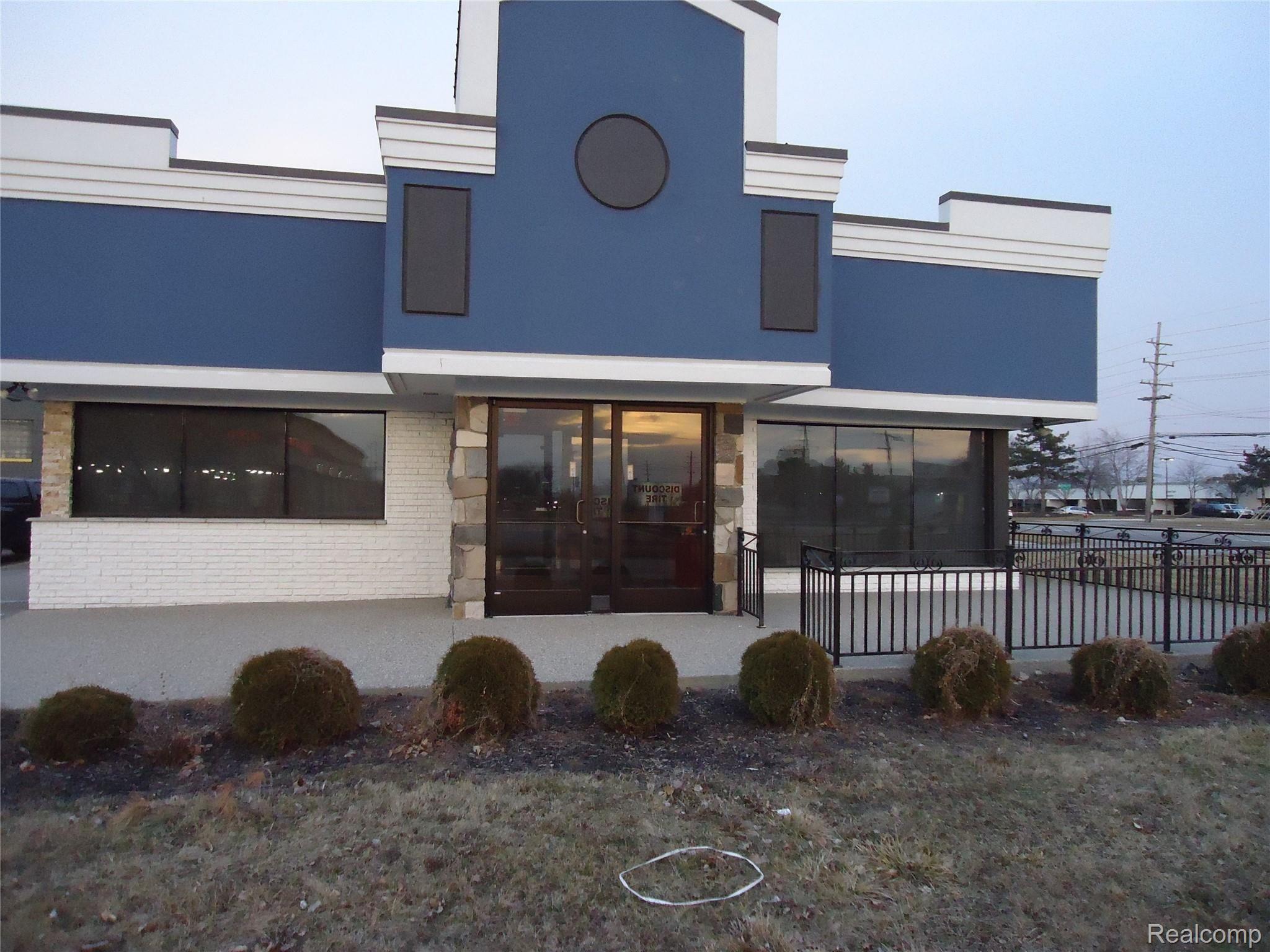 1175 E 14 MILE Road