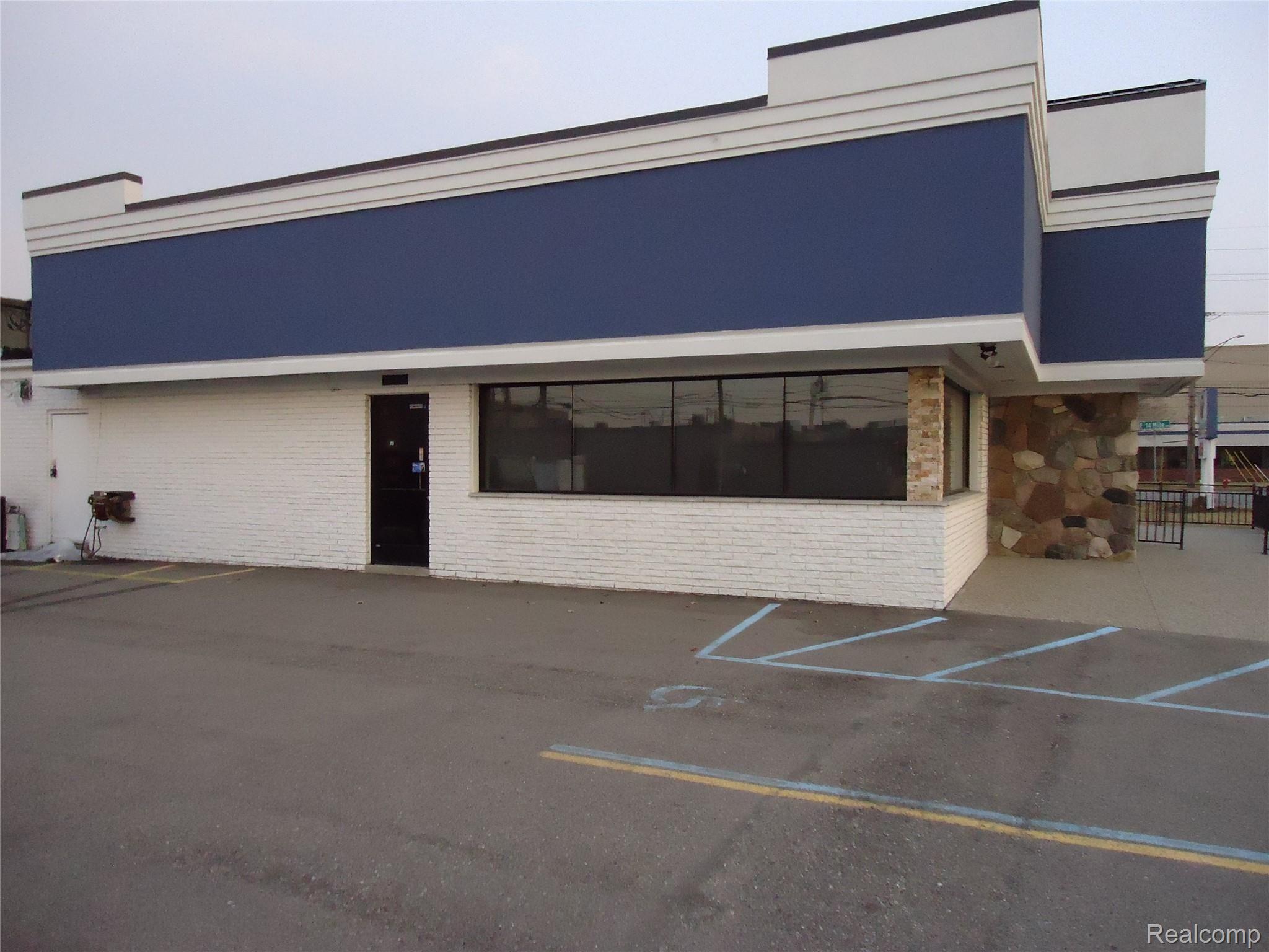 1175 E 14 MILE Road