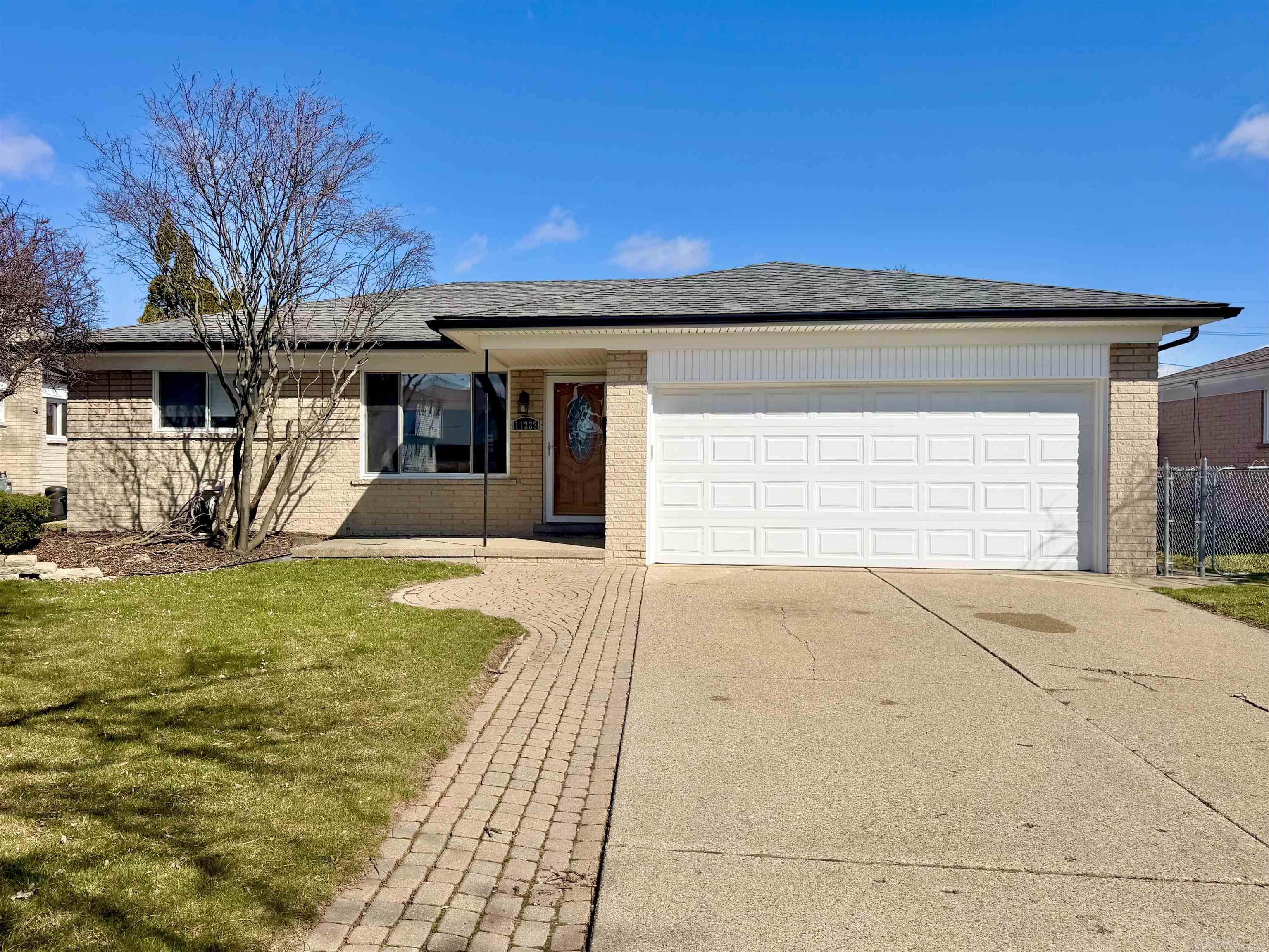 11223 Hemlock Dr Drive