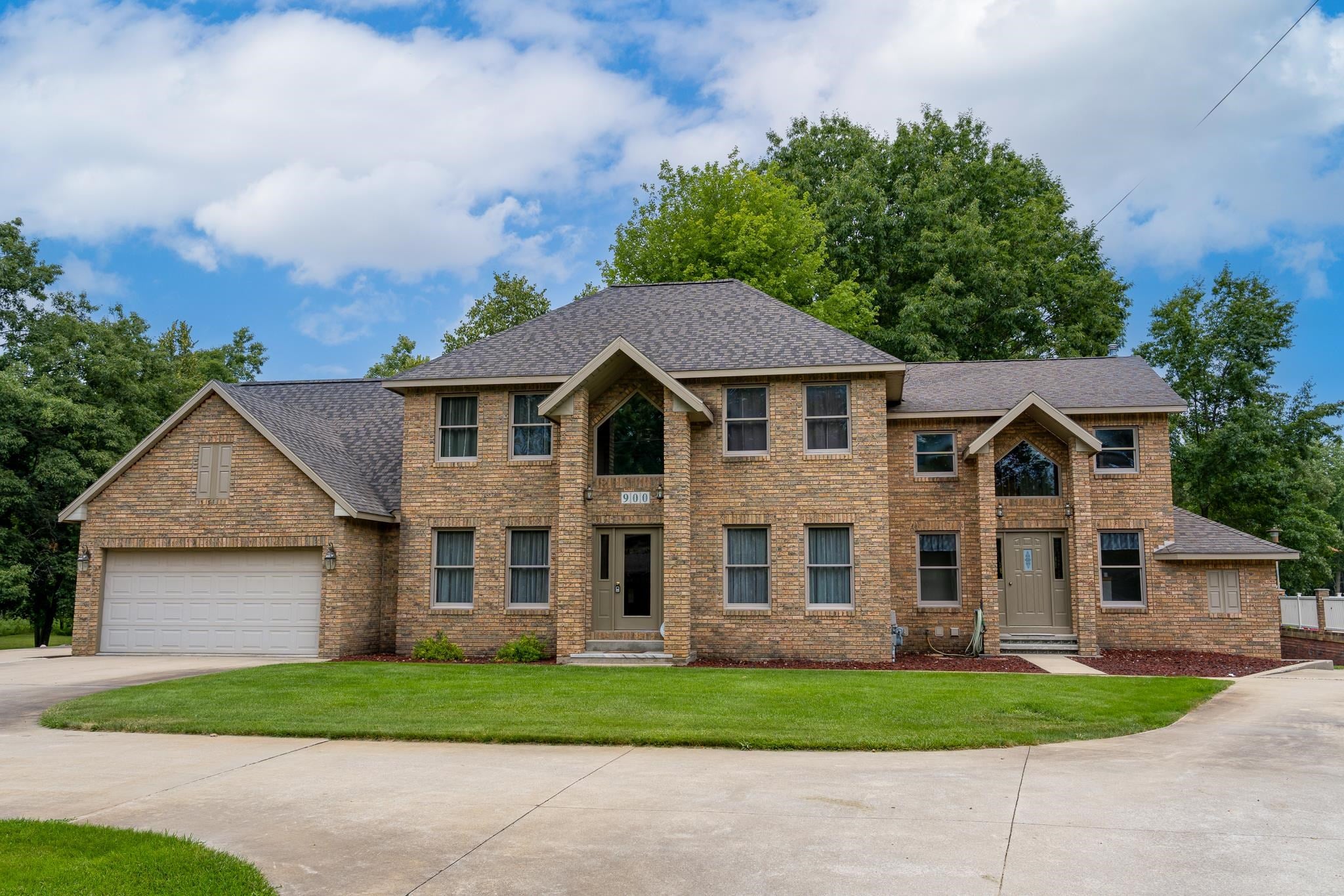900 E Pine Grove Drive