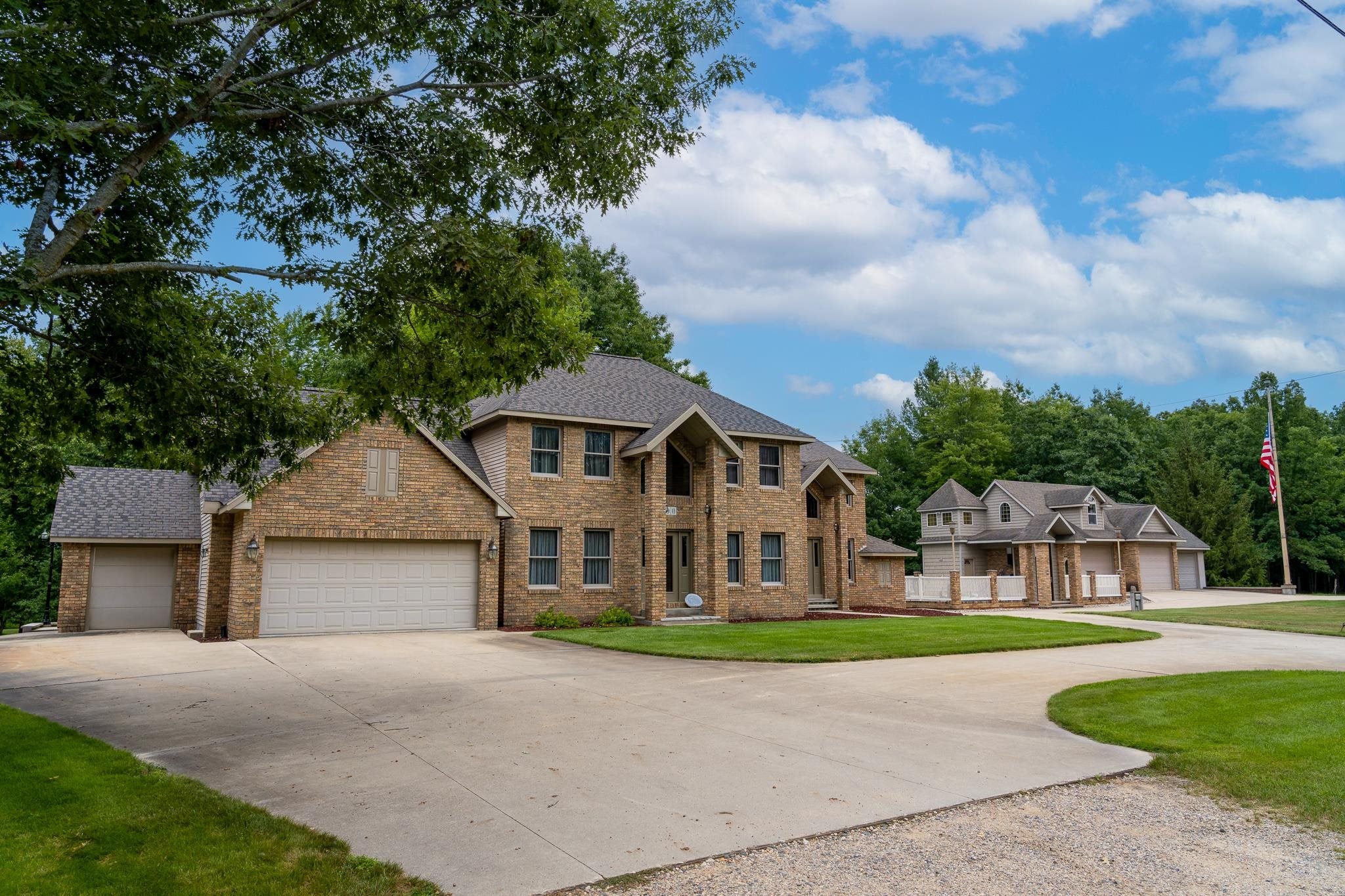900 E Pine Grove Drive