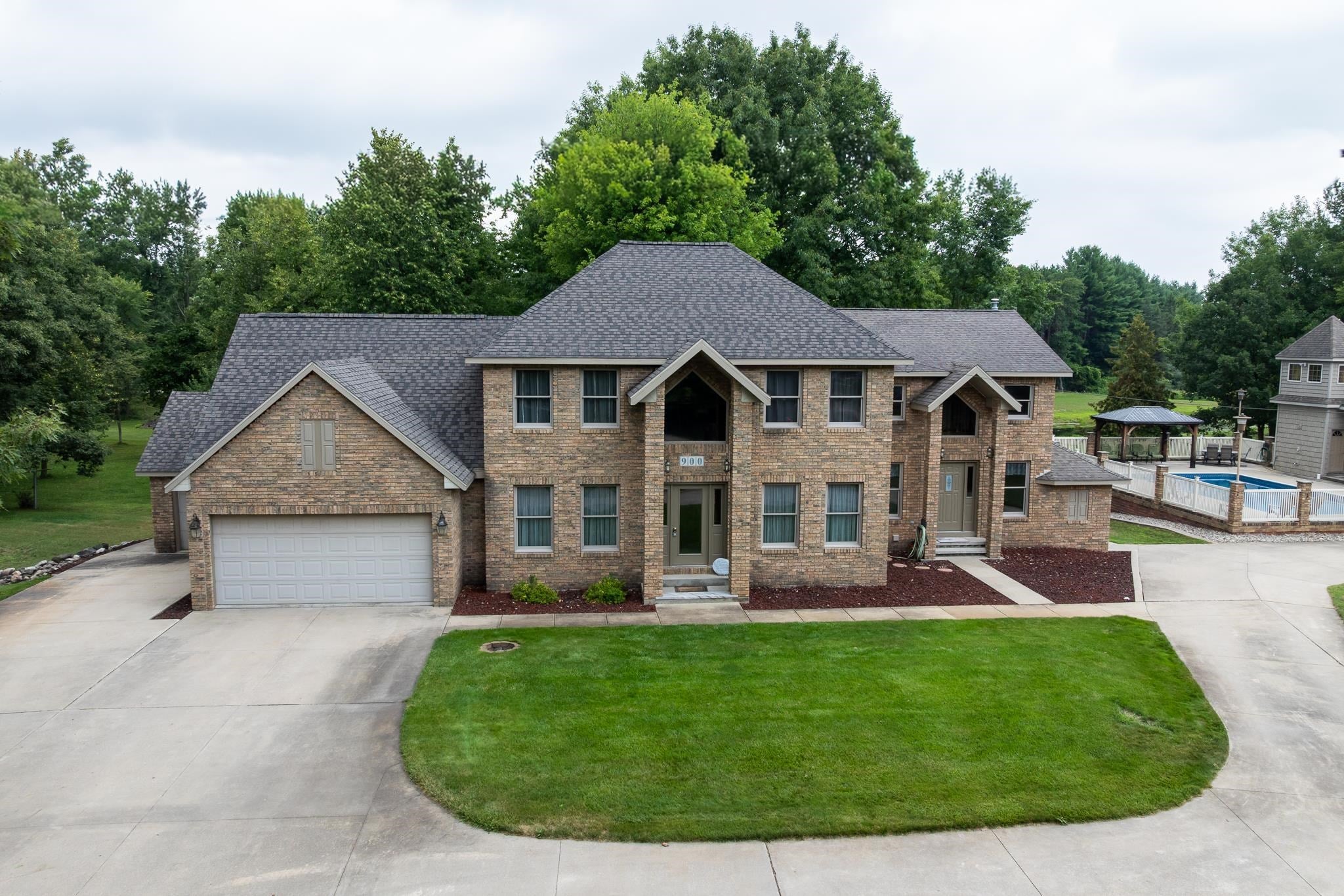 900 E Pine Grove Drive