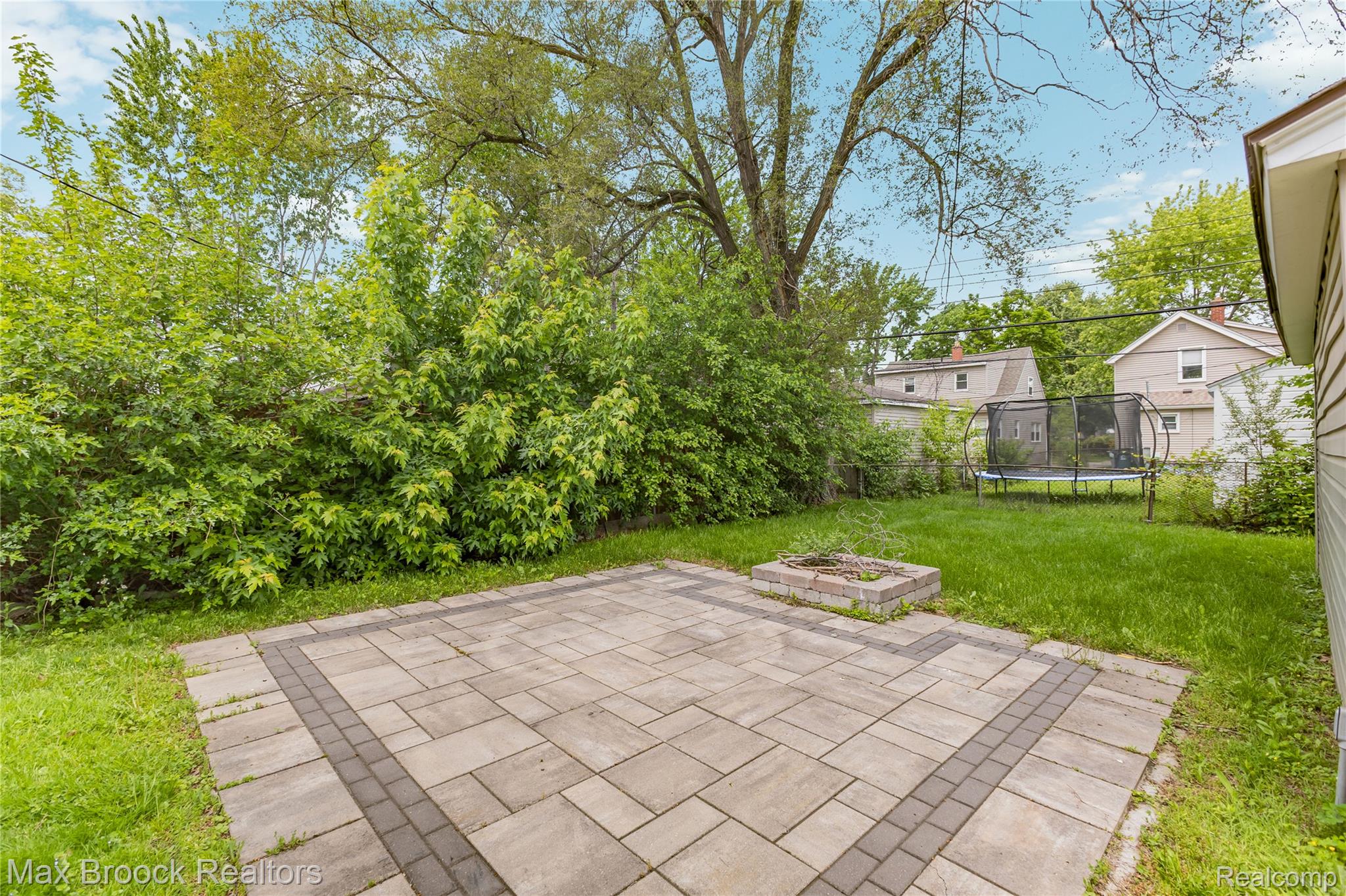 84 W Browning Avenue