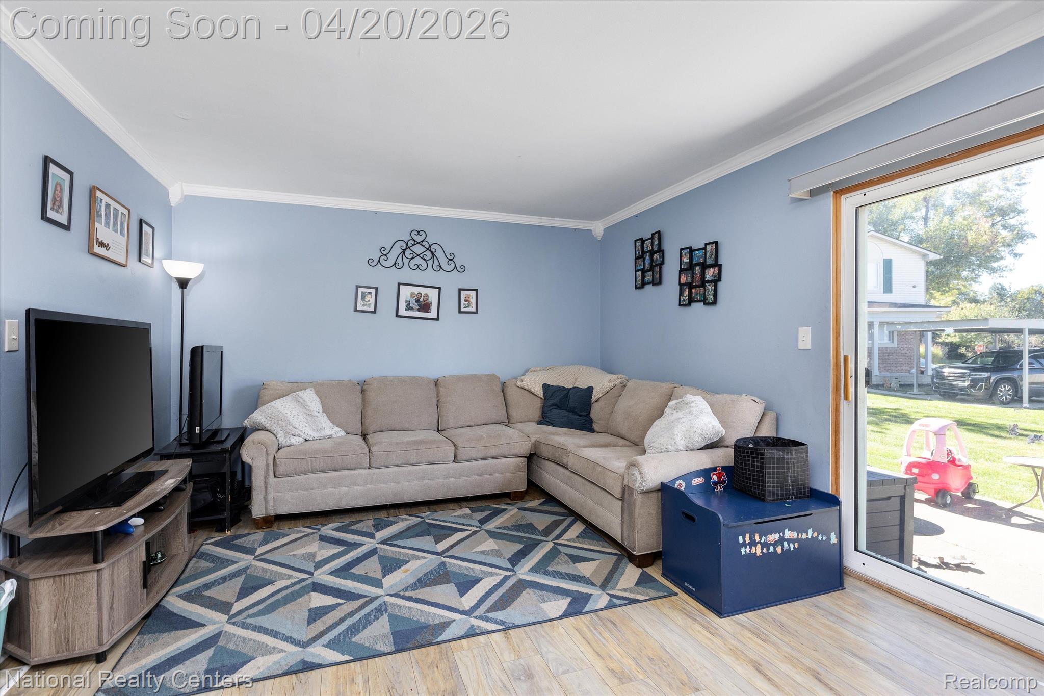 2057 W FRANKLIN Drive