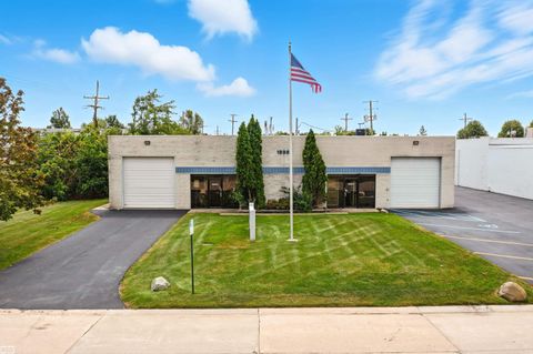 1898 Larchwood Avenue Troy City MI 48083
