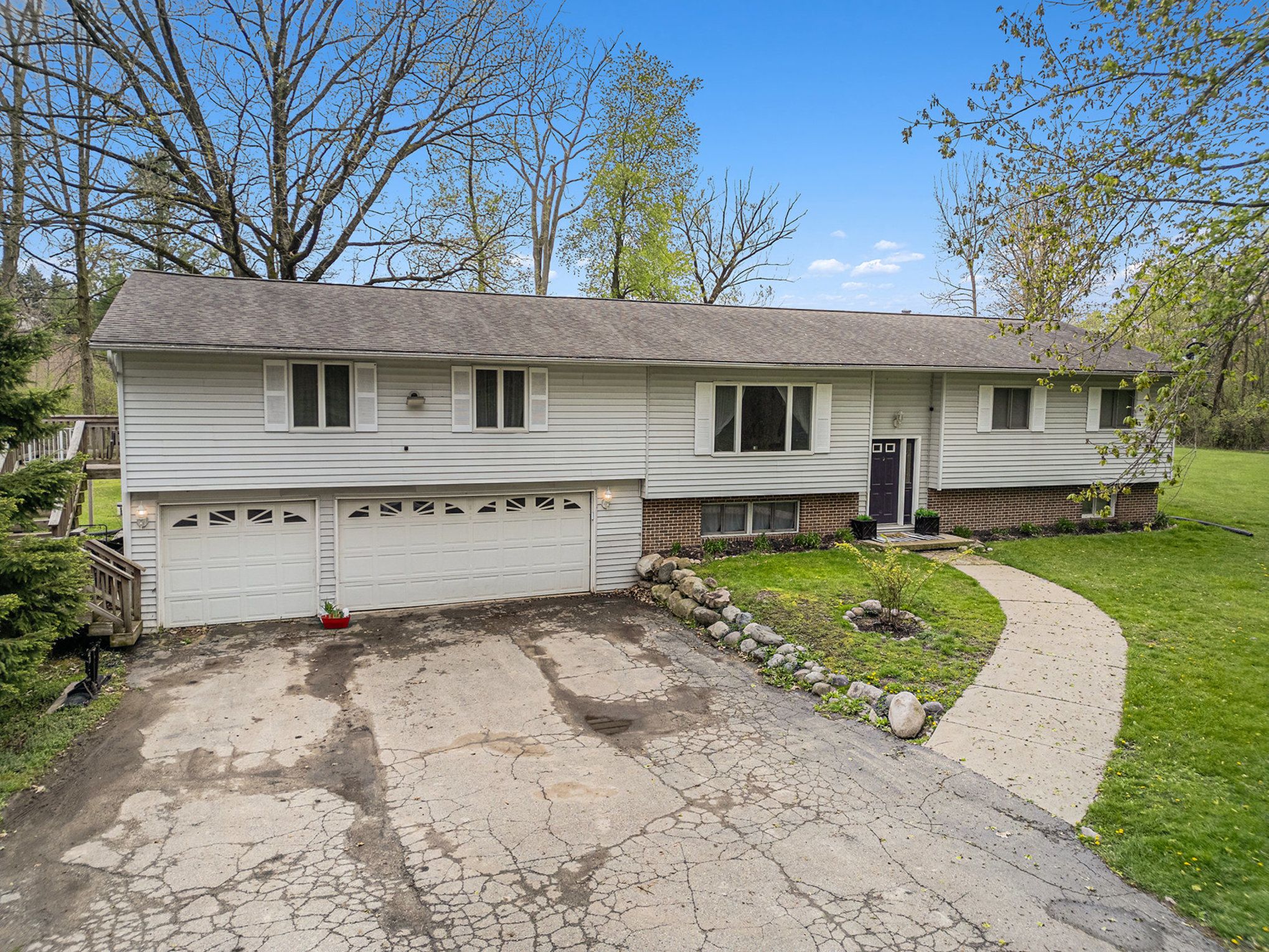 Brandon Charter Township, Michigan 48371, United States, 4 Bedrooms Bedrooms, ,3 BathroomsBathrooms,Residential,Pending,124935