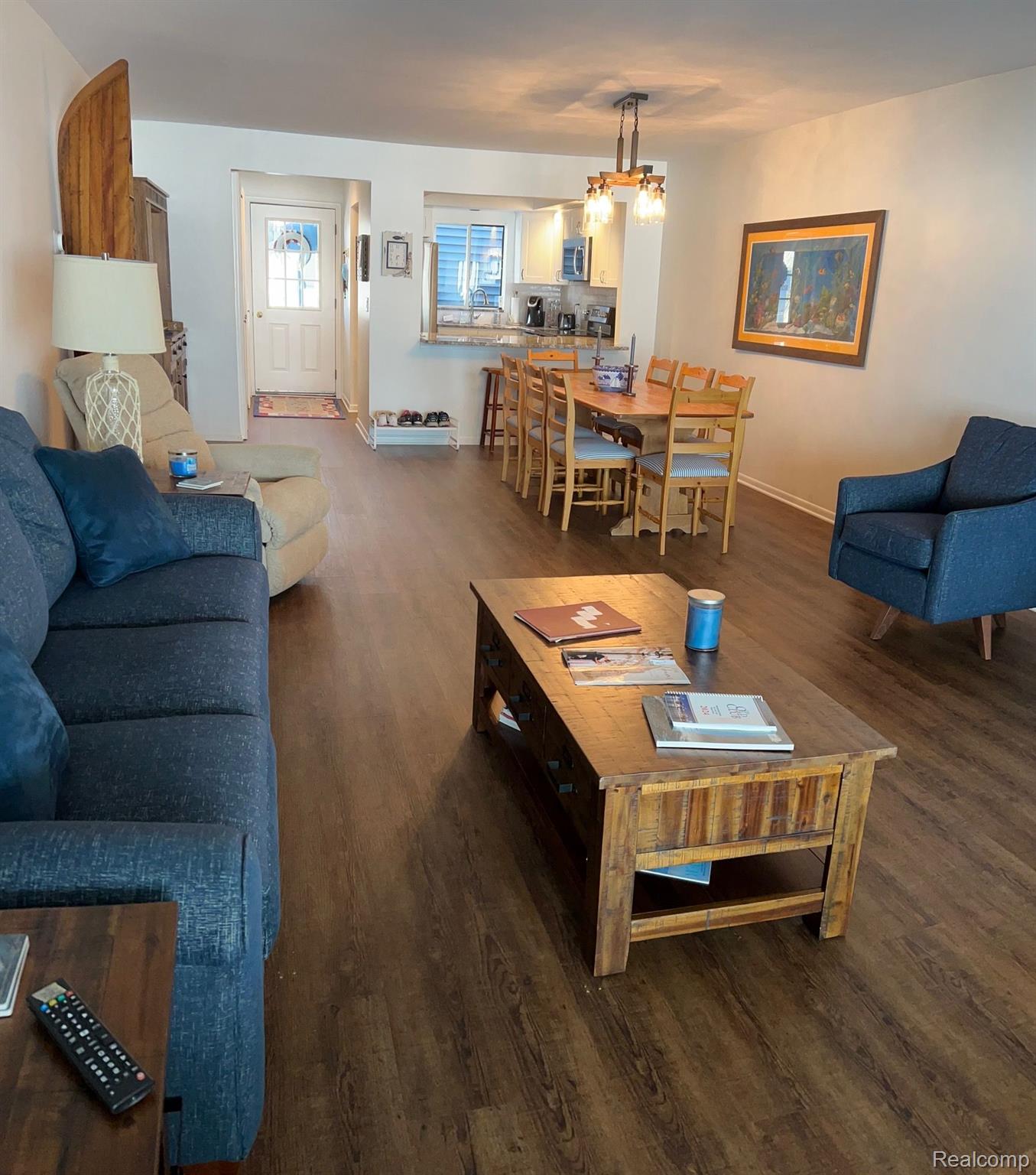 9616 S CHANNEL Drive