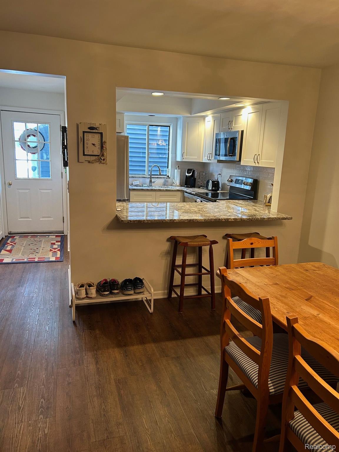 9616 S CHANNEL Drive