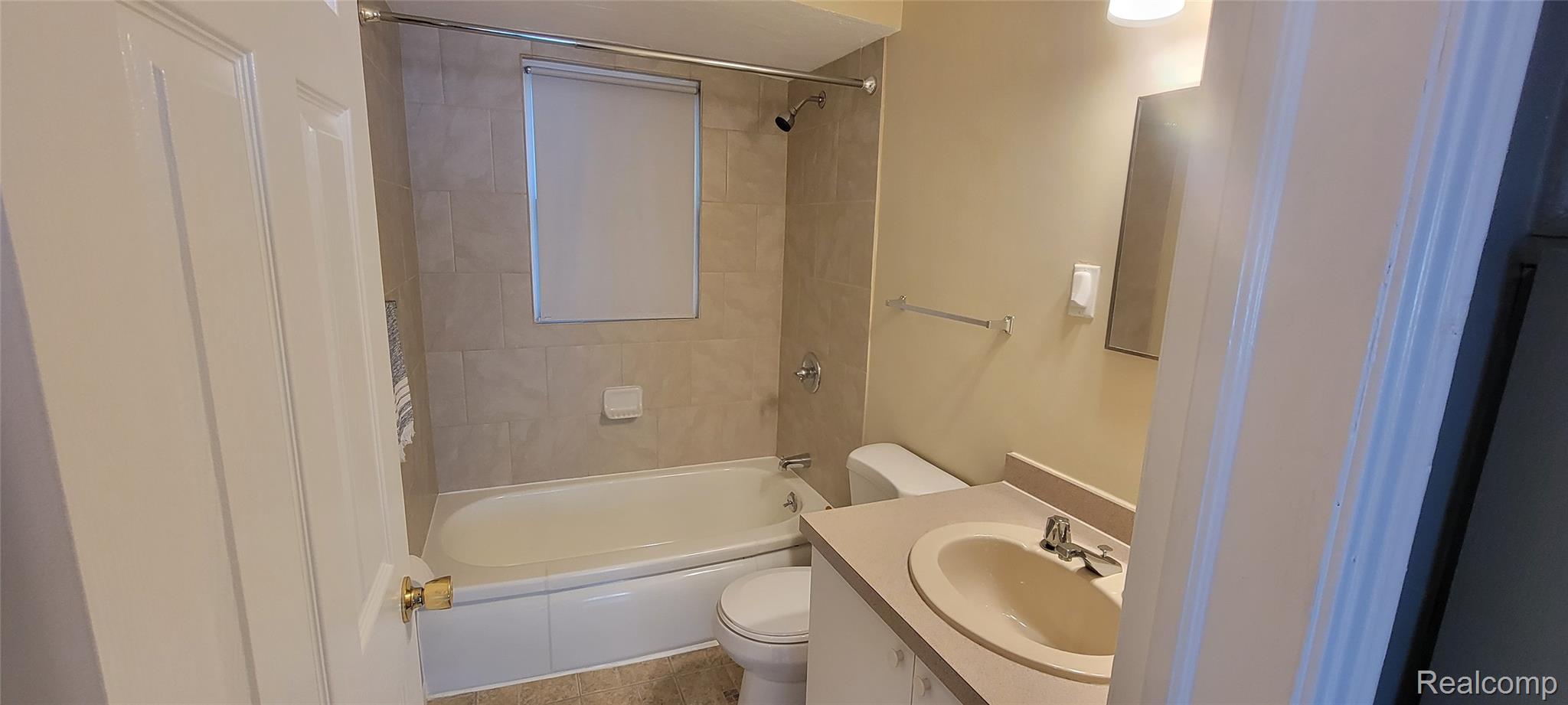 Ferndale City, Michigan 48220, United States, 2 Bedrooms Bedrooms, ,1 BathroomBathrooms,Residential,Active,237905