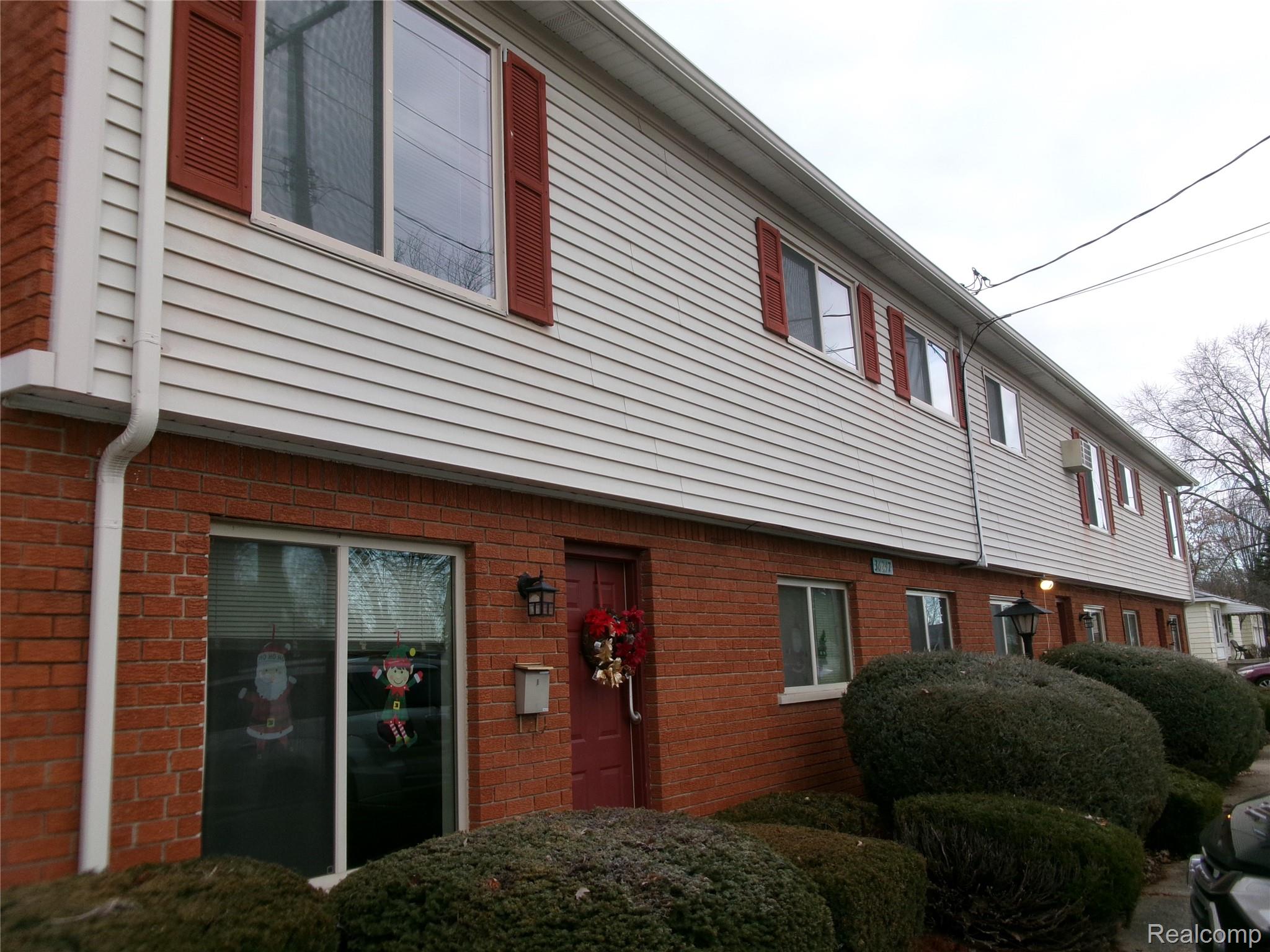 36247 Hathaway Street