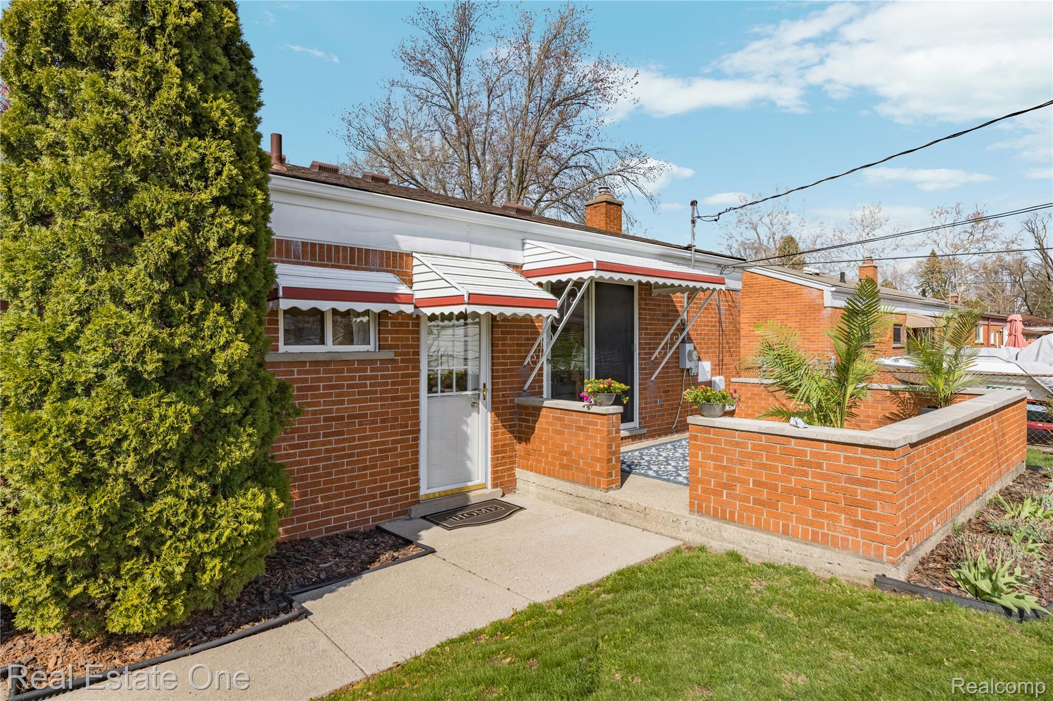 4656 Buckingham Drive