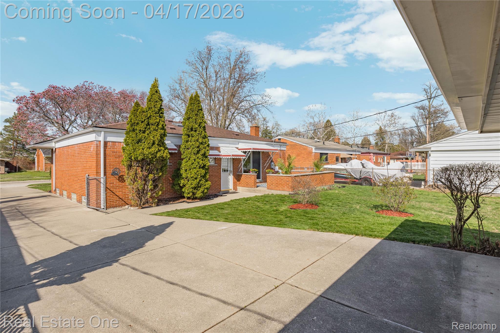 4656 Buckingham Drive