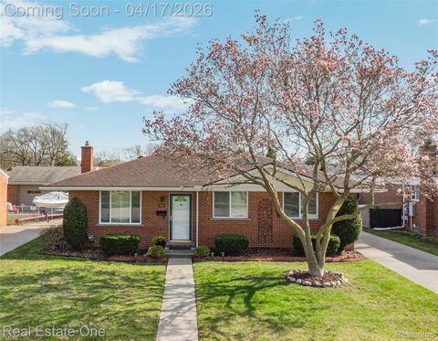 4656 Buckingham Drive Warren City MI 48092