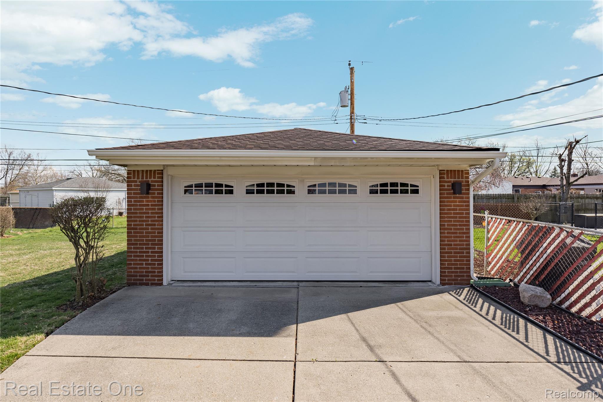 4656 Buckingham Drive