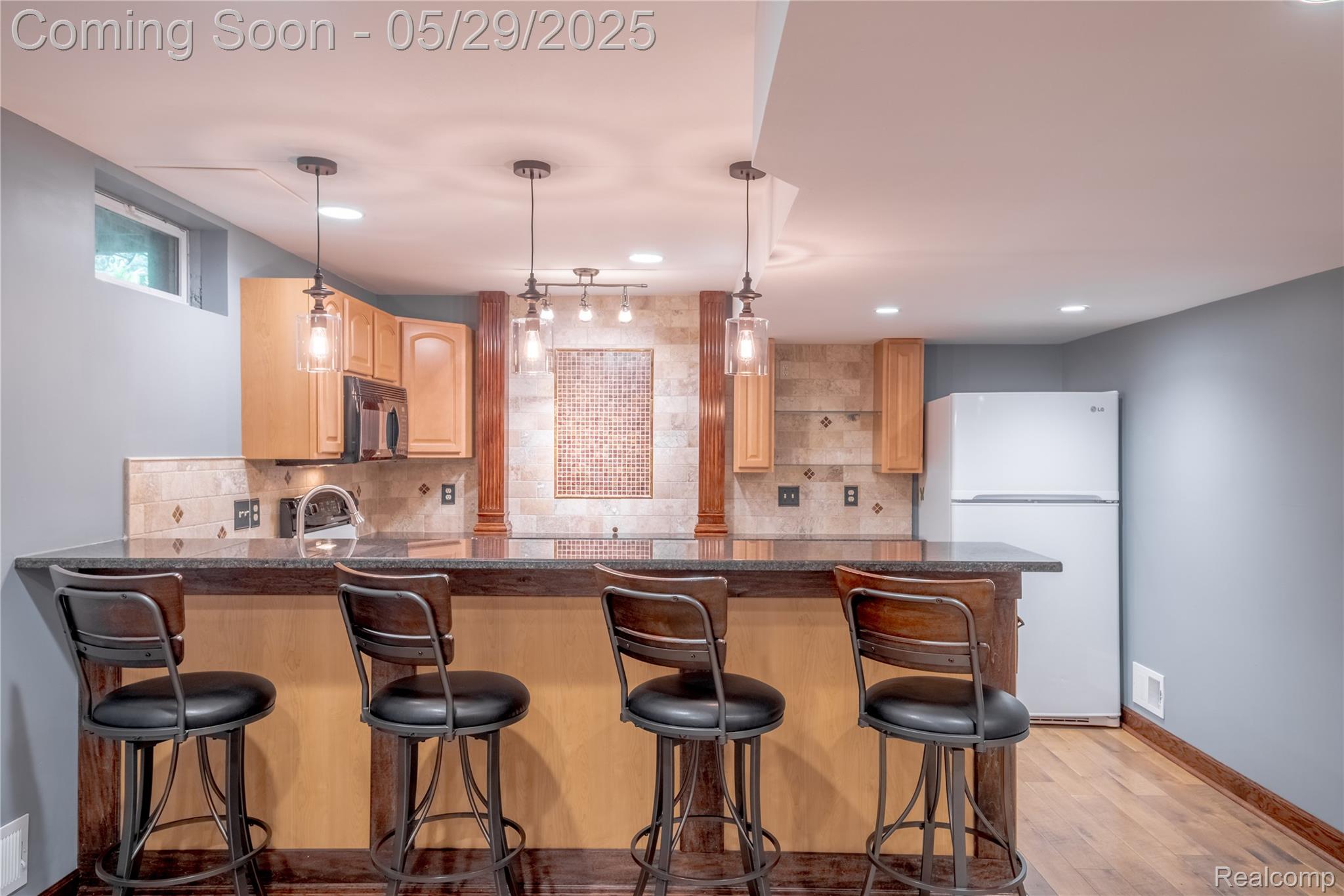 Howell City, Michigan 48843, United States, 3 Bedrooms Bedrooms, ,4 BathroomsBathrooms,Residential,Pending,137948