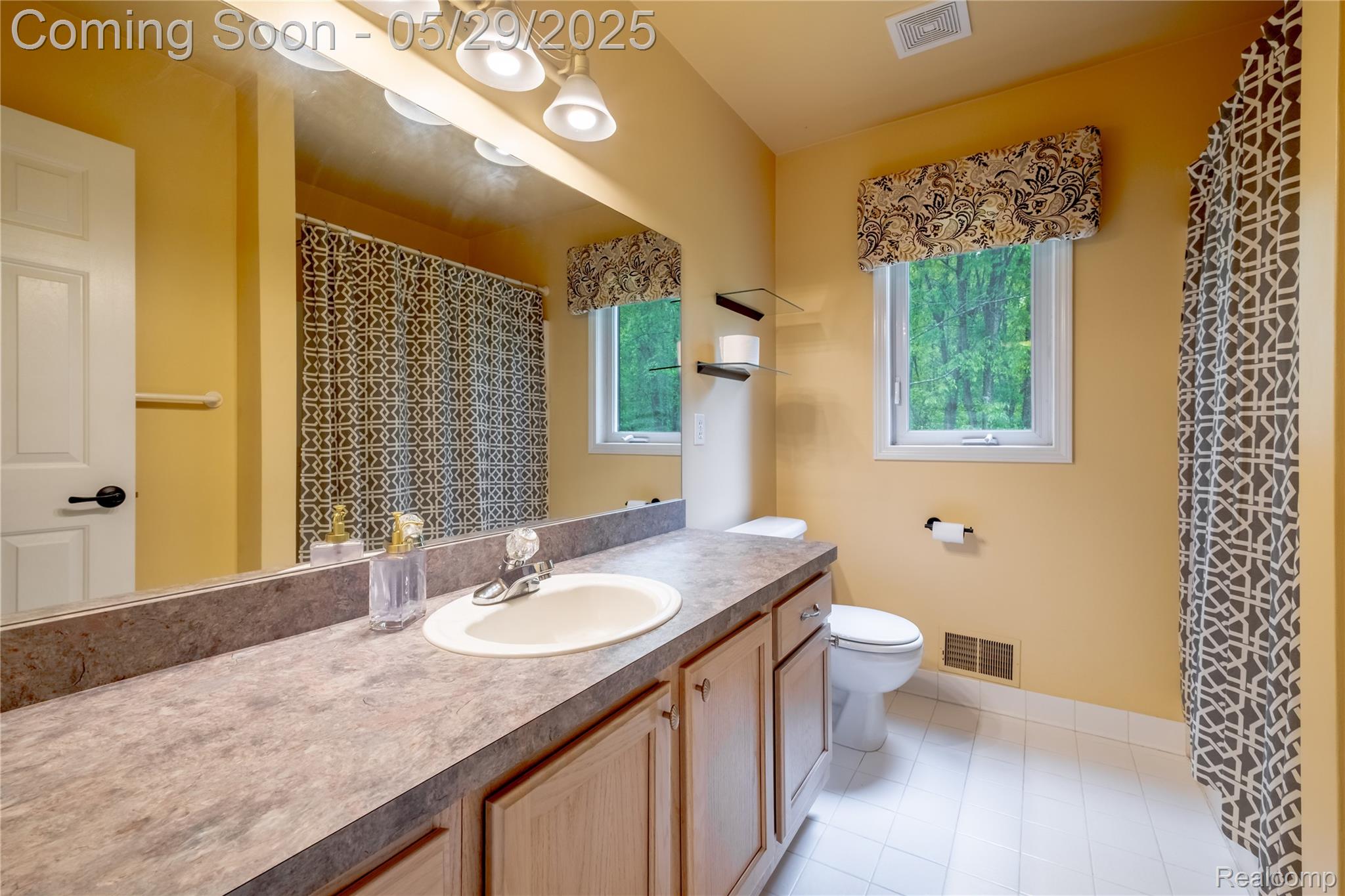 Howell City, Michigan 48843, United States, 3 Bedrooms Bedrooms, ,4 BathroomsBathrooms,Residential,Pending,137948