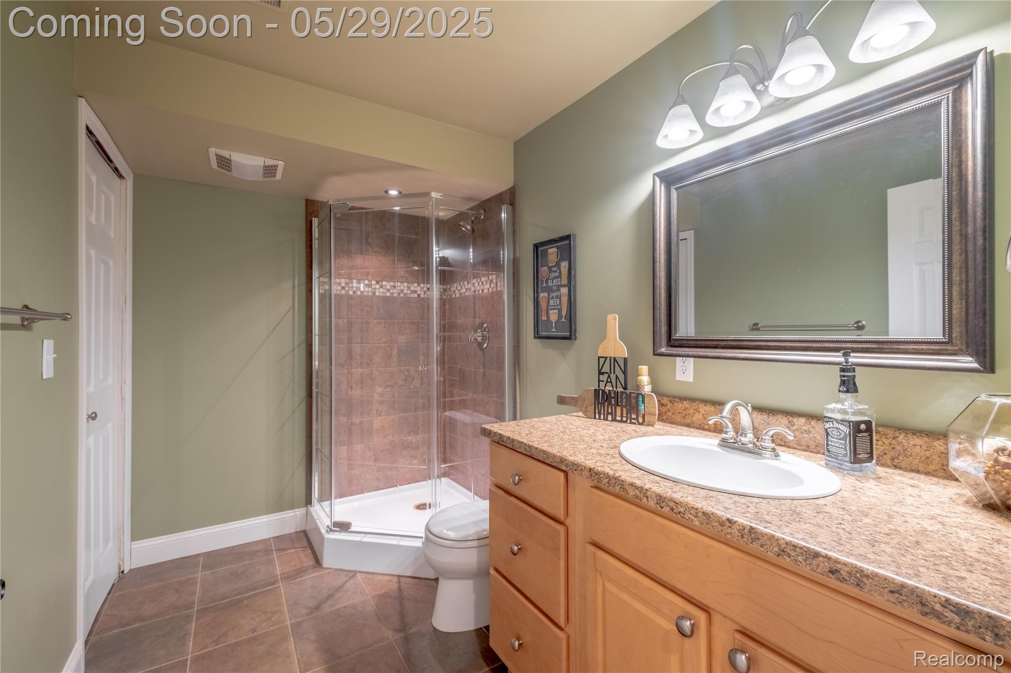 Howell City, Michigan 48843, United States, 3 Bedrooms Bedrooms, ,4 BathroomsBathrooms,Residential,Pending,137948