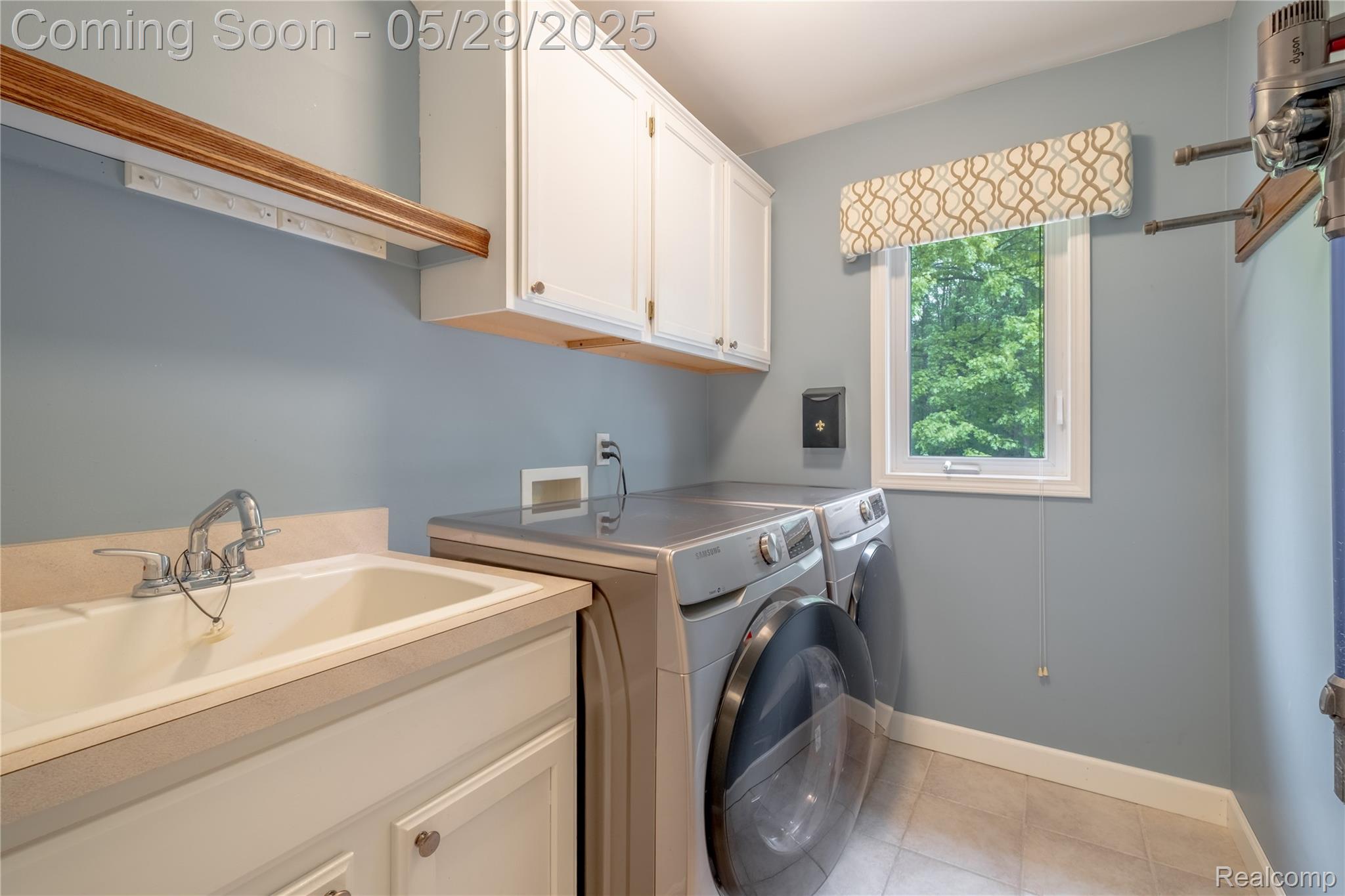 Howell City, Michigan 48843, United States, 3 Bedrooms Bedrooms, ,4 BathroomsBathrooms,Residential,Pending,137948