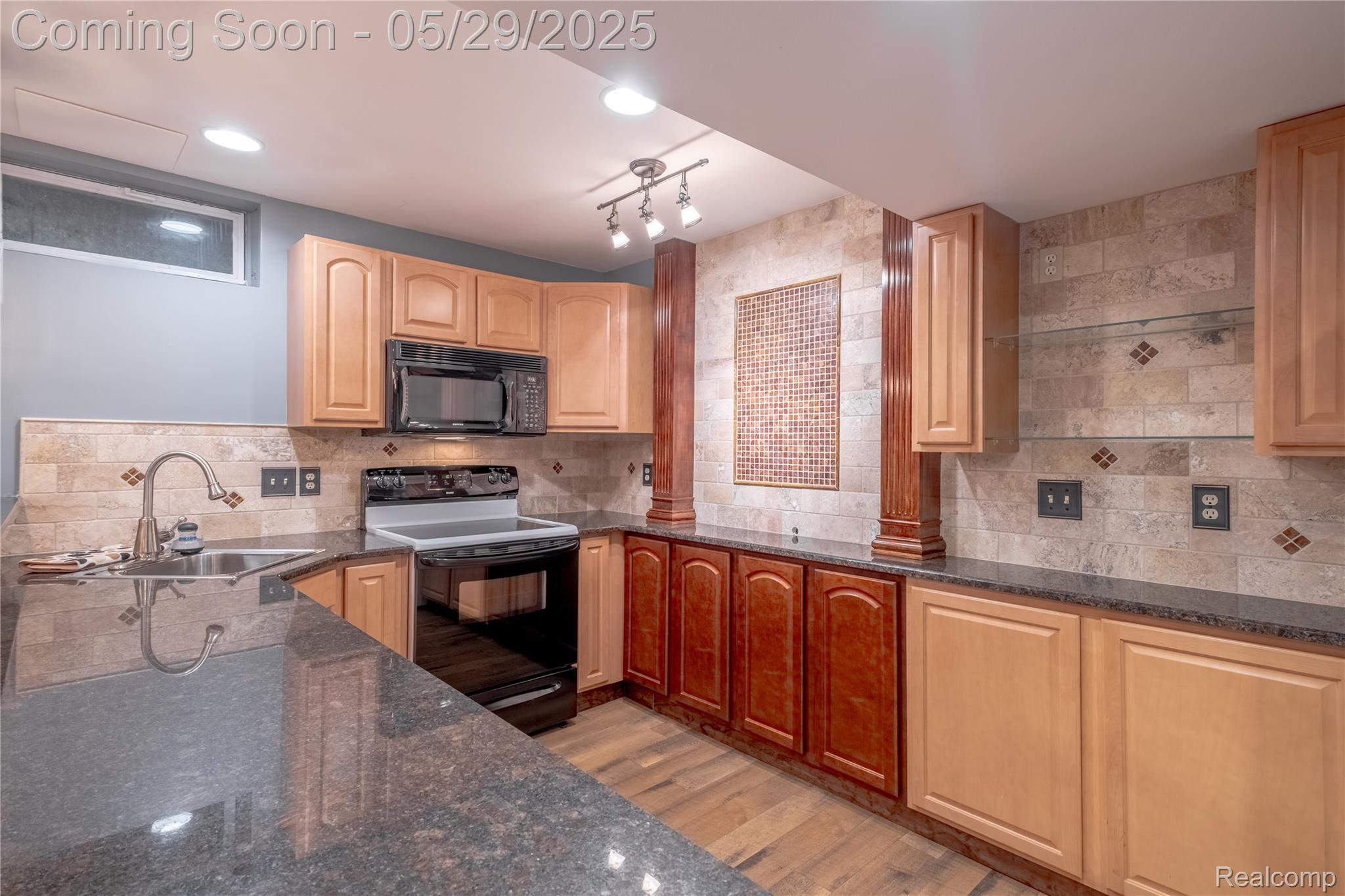 Howell City, Michigan 48843, United States, 3 Bedrooms Bedrooms, ,4 BathroomsBathrooms,Residential,Pending,137948