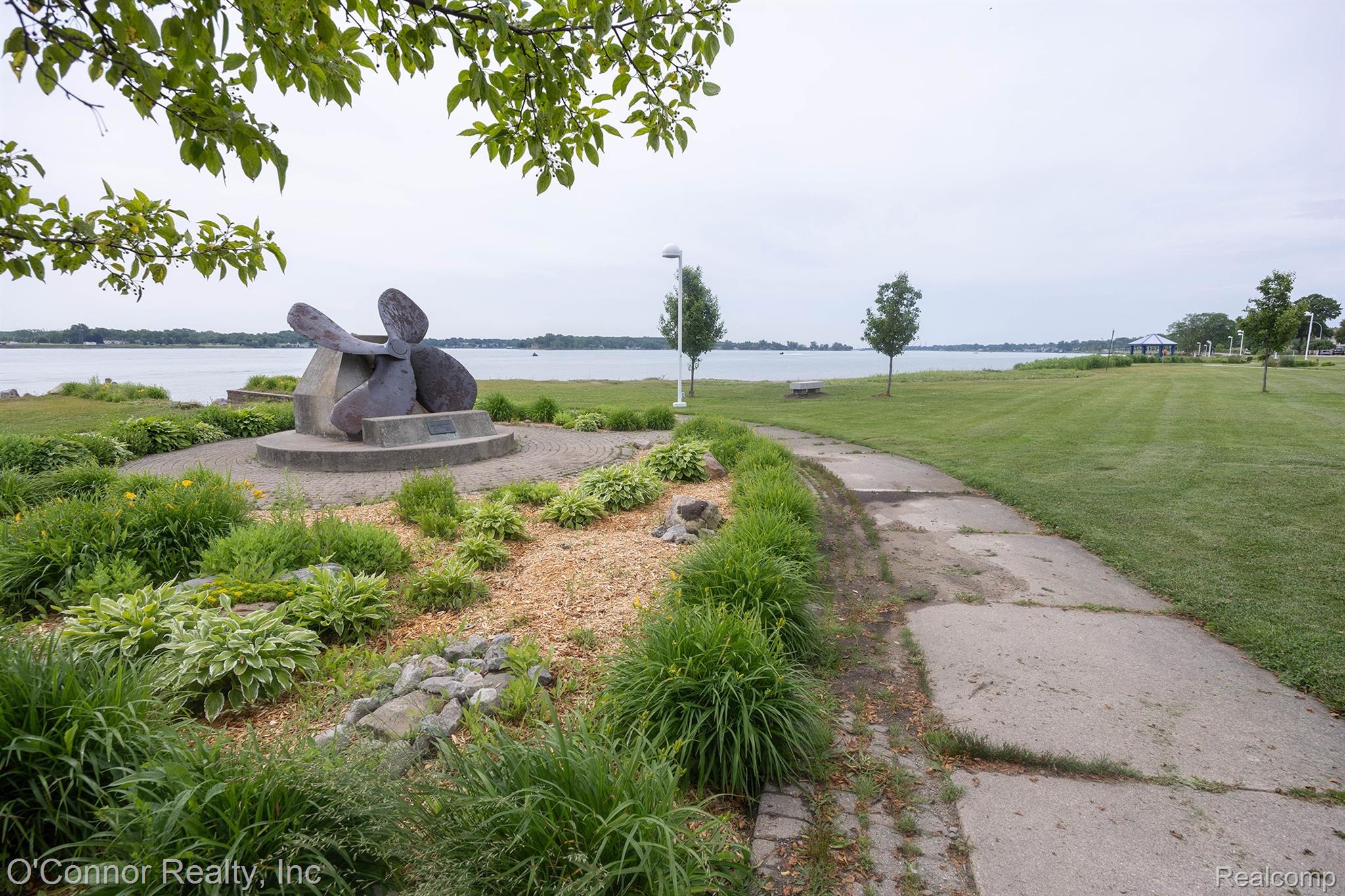 1660 River Road 53