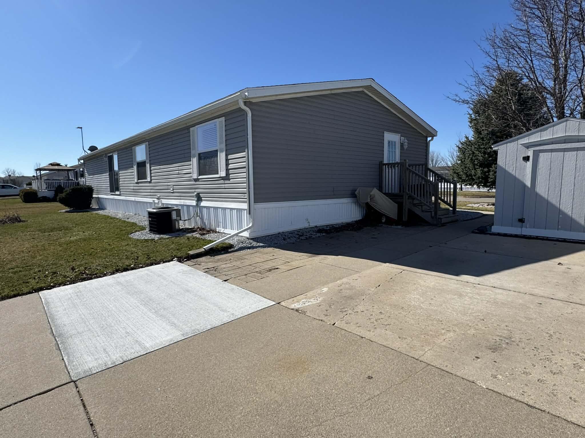 7204 E Grand River Ave Lot 142