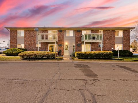 125 E Van Riper Road 7 Fowlerville Village MI 48836