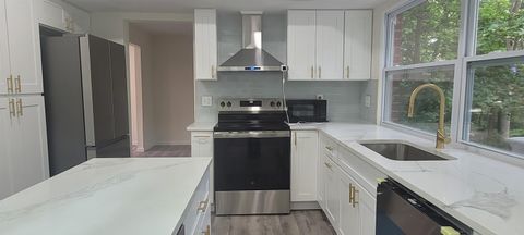 Tiny photo for 4841 Leesburg Drive, West Bloomfield Charter Township, MI 48323 (MLS # 5050203270)