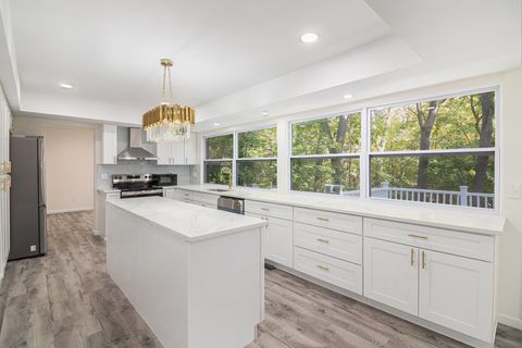 Tiny photo for 4841 Leesburg Drive, West Bloomfield Charter Township, MI 48323 (MLS # 5050203270)