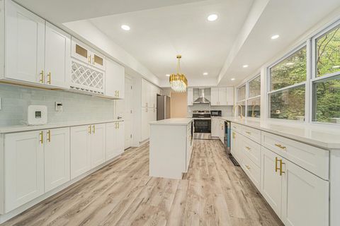 Tiny photo for 4841 Leesburg Drive, West Bloomfield Charter Township, MI 48323 (MLS # 5050203270)