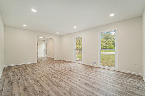 Tiny photo for 4841 Leesburg Drive, West Bloomfield Charter Township, MI 48323 (MLS # 5050203270)