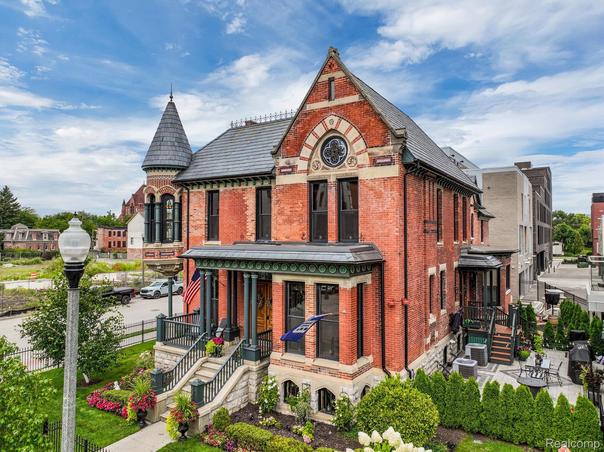 205 Alfred Street A