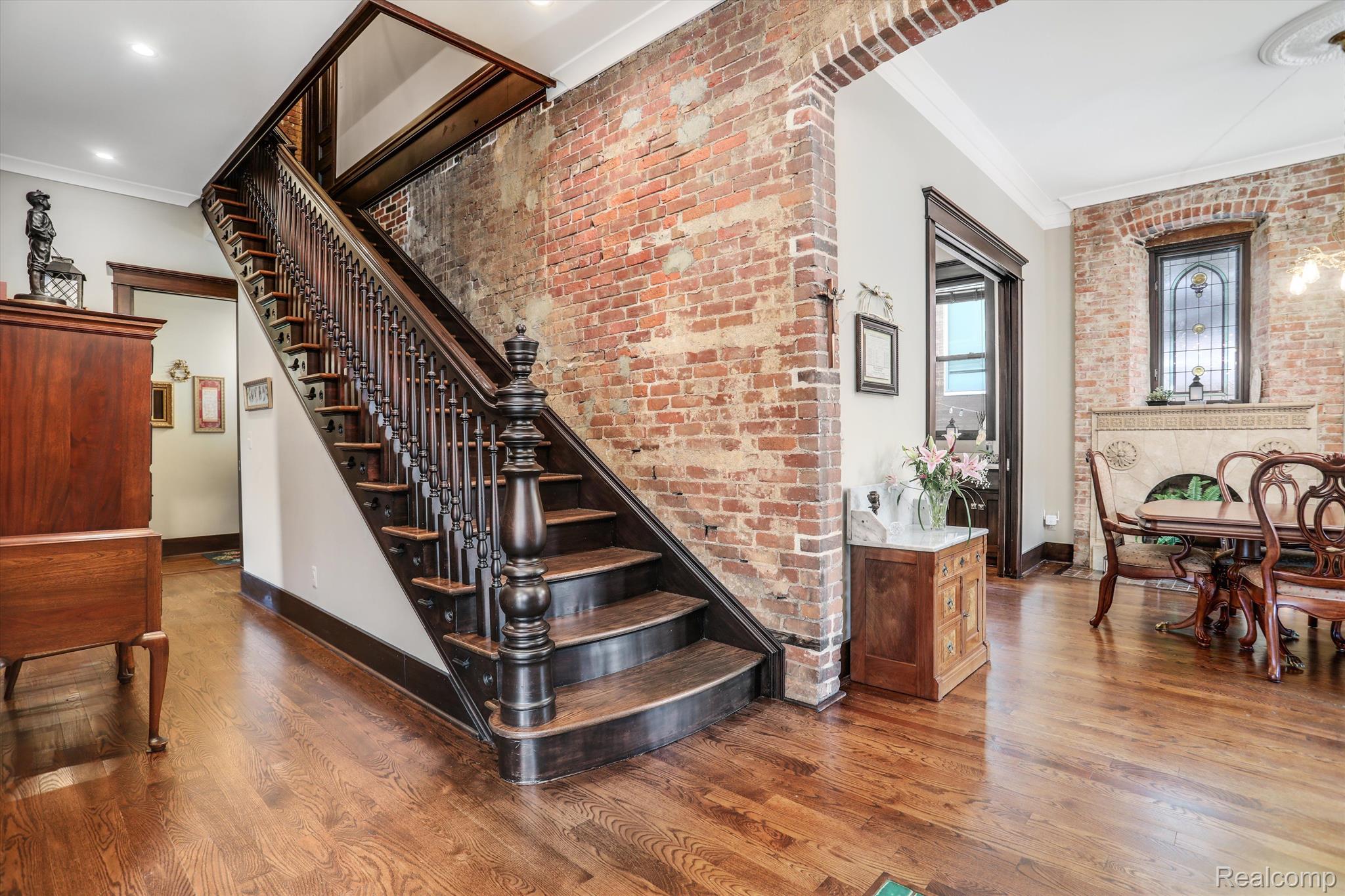 205 Alfred Street A